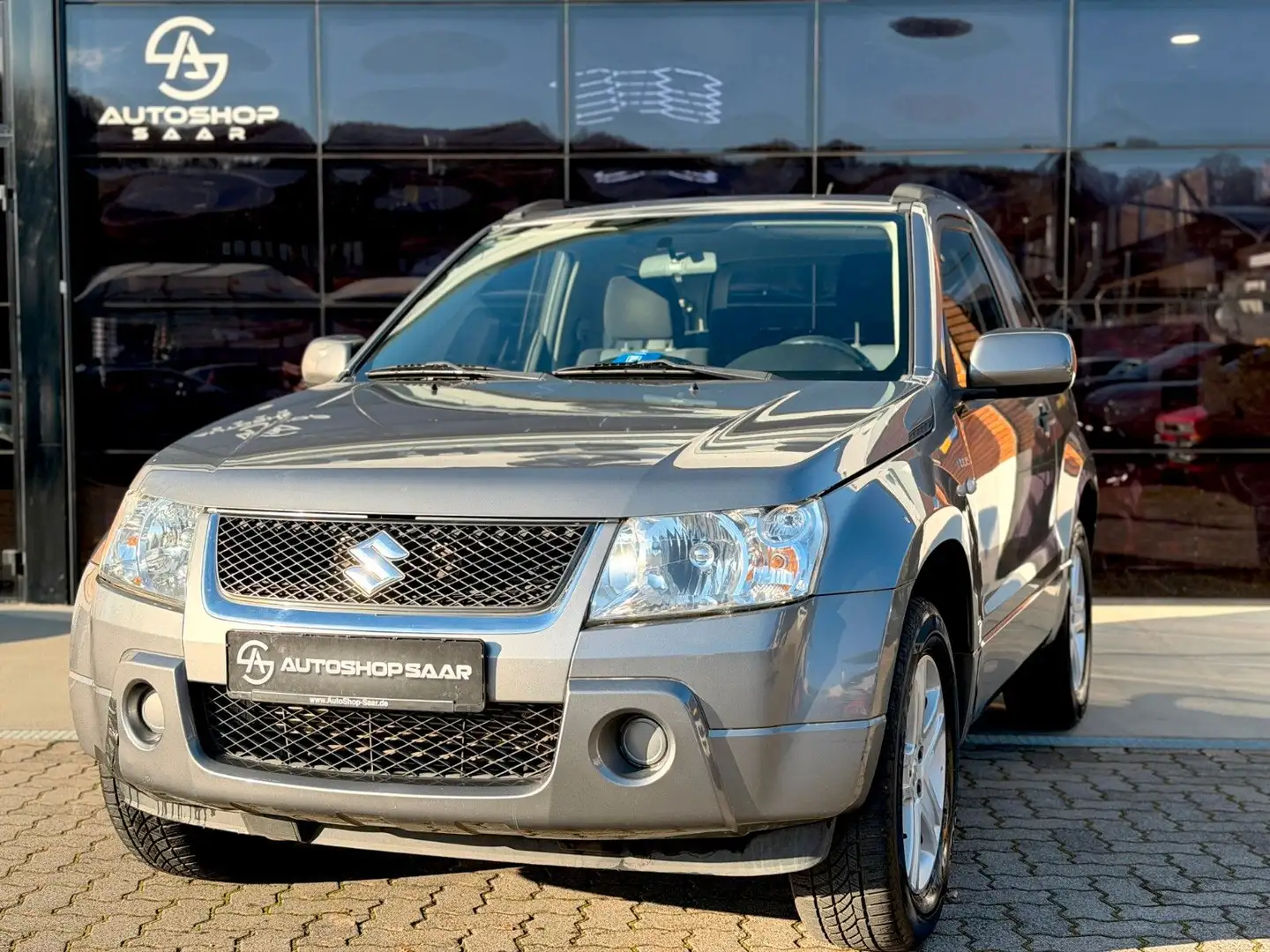 Suzuki Grand Vitara 1.9 DDIS Tüv bis 01.2027 Grau - 1