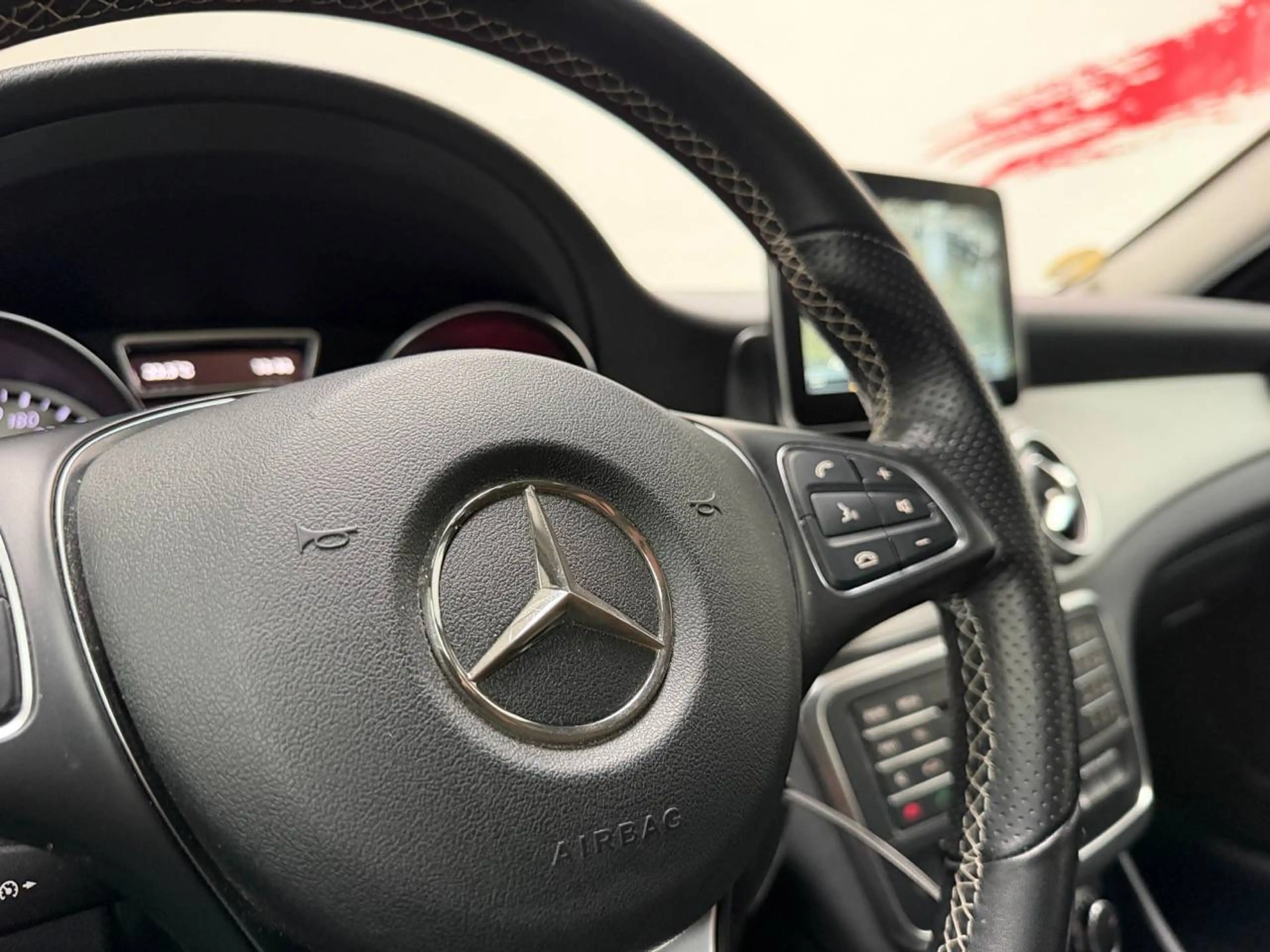Mercedes-Benz GLA 180 GLA 180 d — photo 15