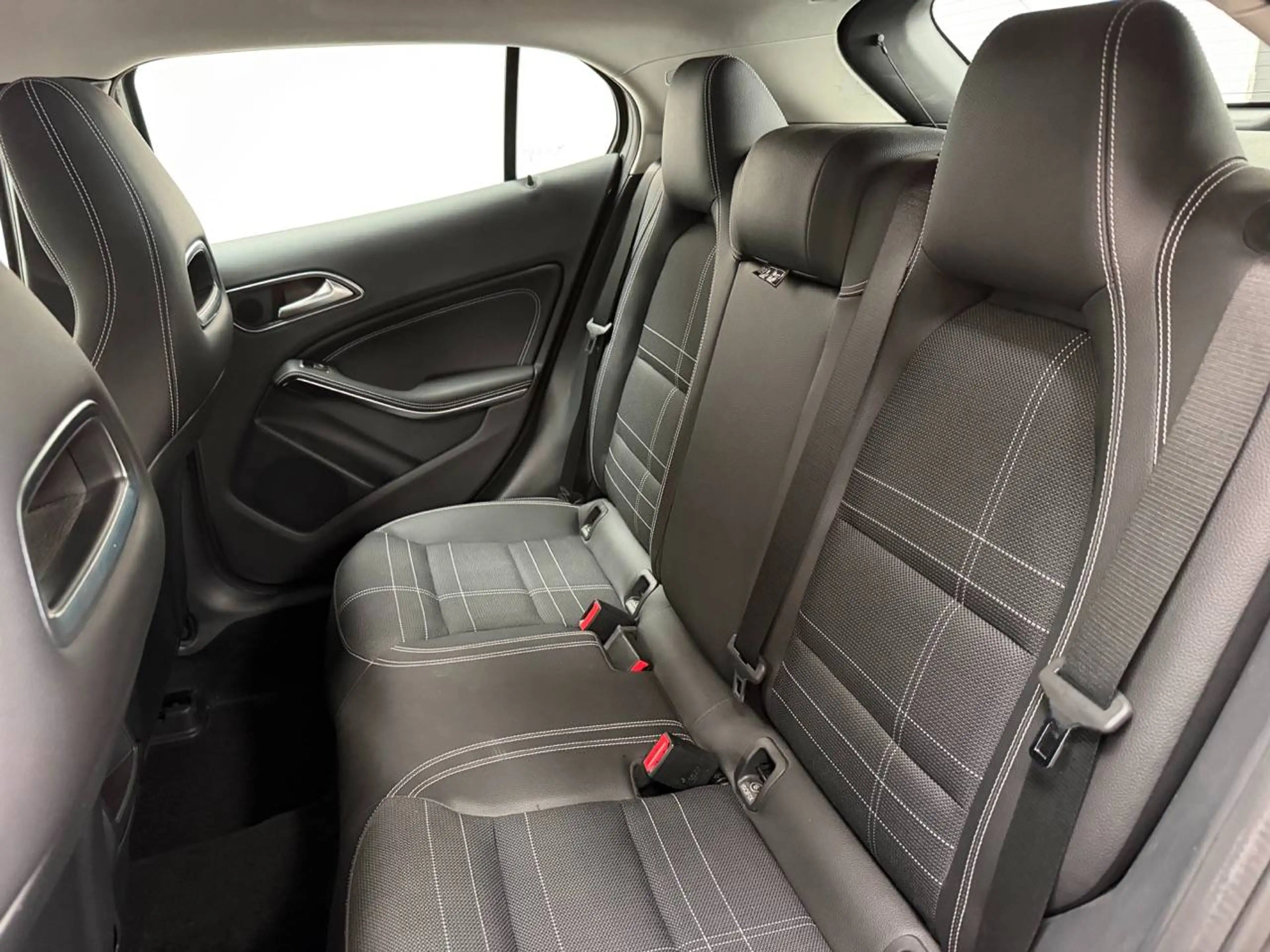 Mercedes-Benz GLA 180 GLA 180 d — photo 9