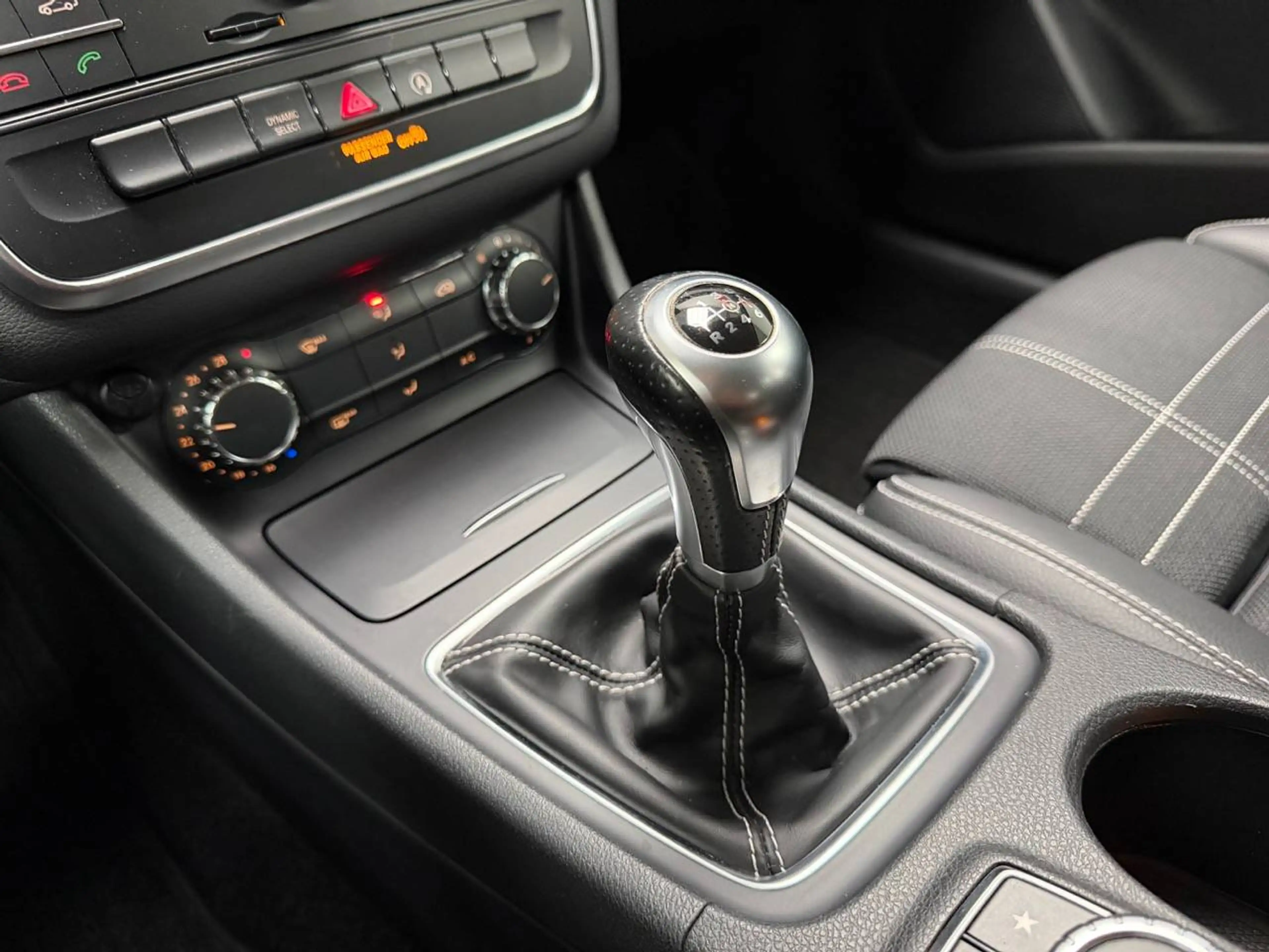 Mercedes-Benz GLA 180 GLA 180 d — photo 12