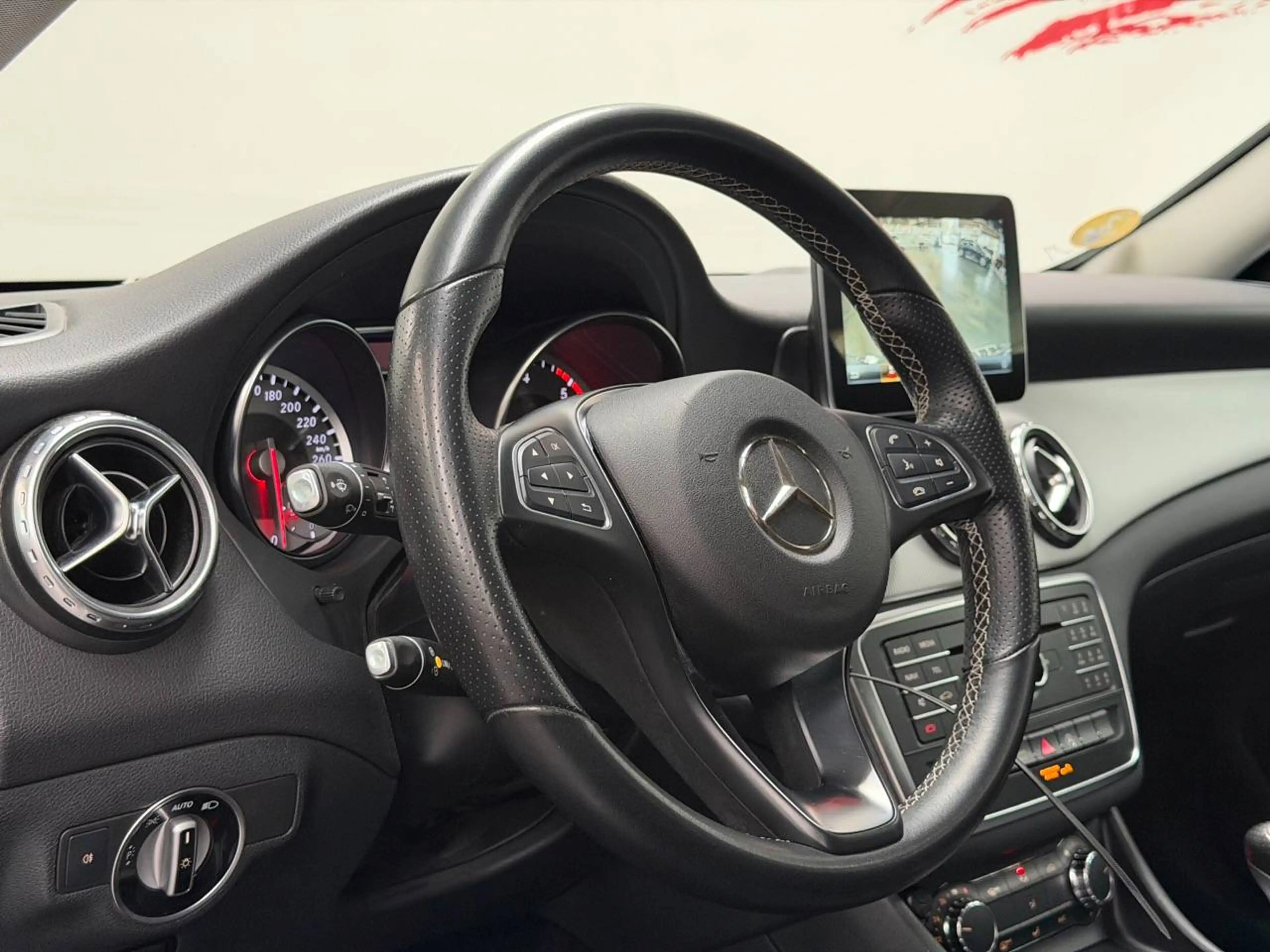 Mercedes-Benz GLA 180 GLA 180 d — photo 11