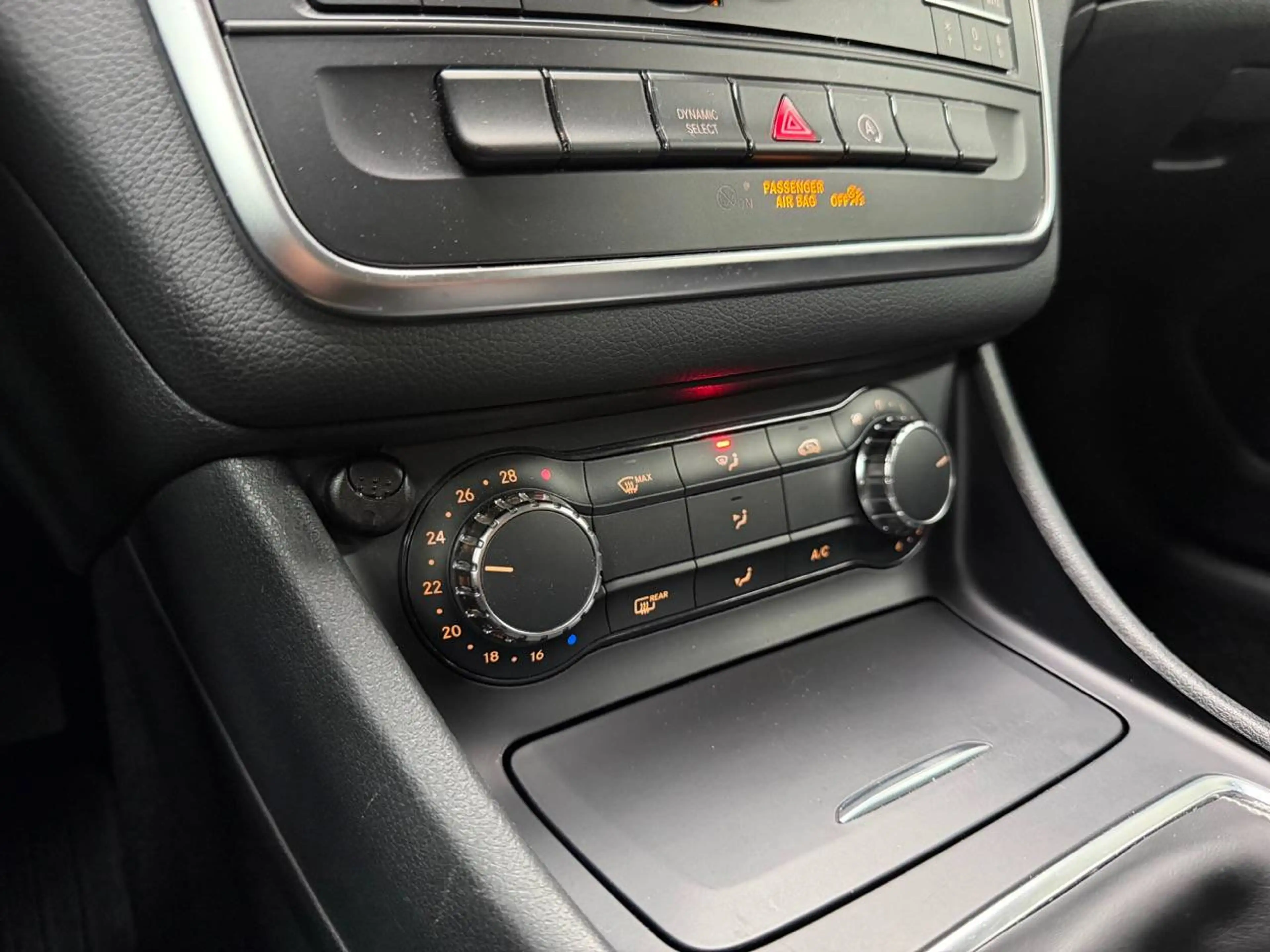 Mercedes-Benz GLA 180 GLA 180 d — photo 13