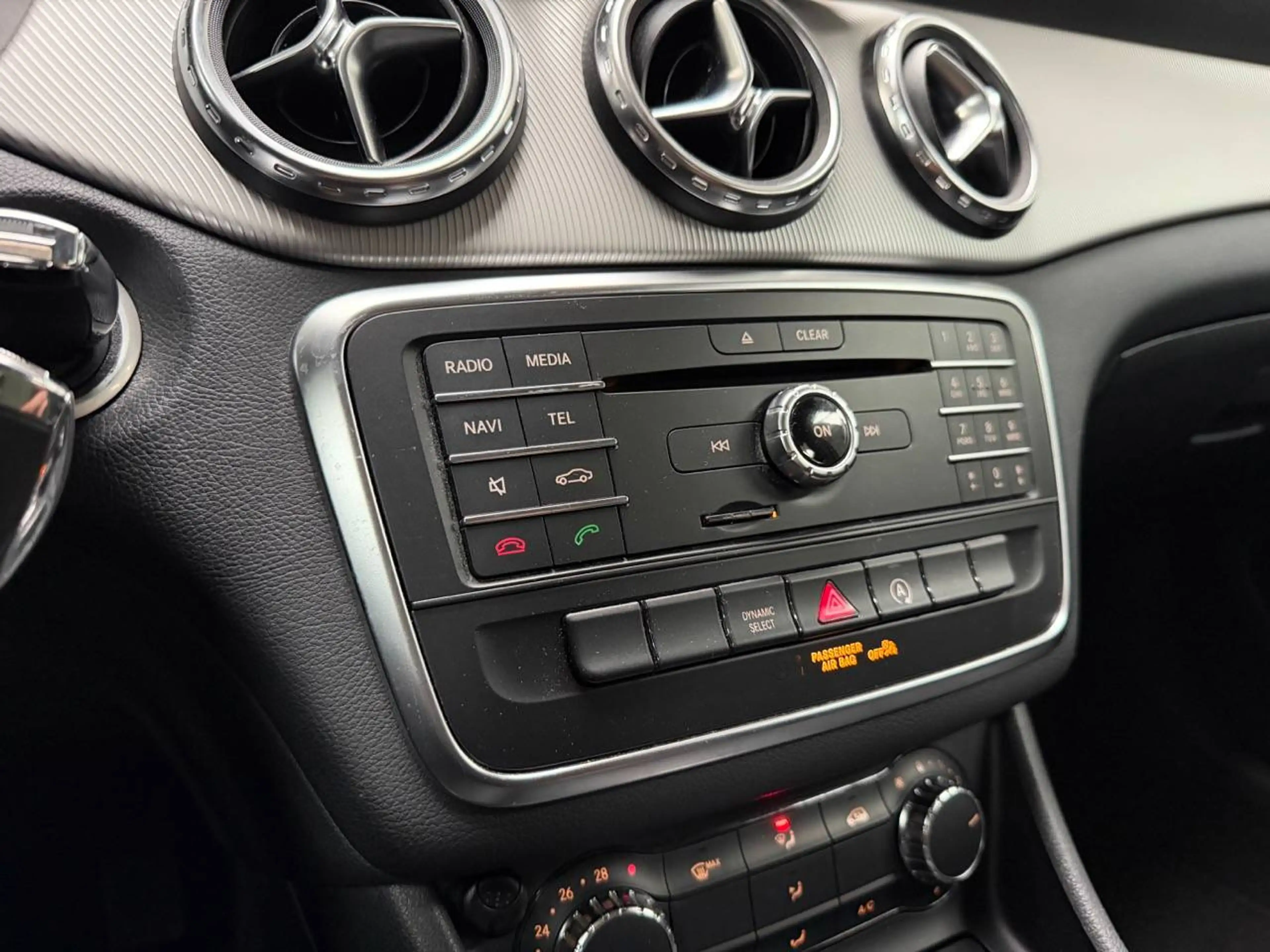 Mercedes-Benz GLA 180 GLA 180 d — photo 14