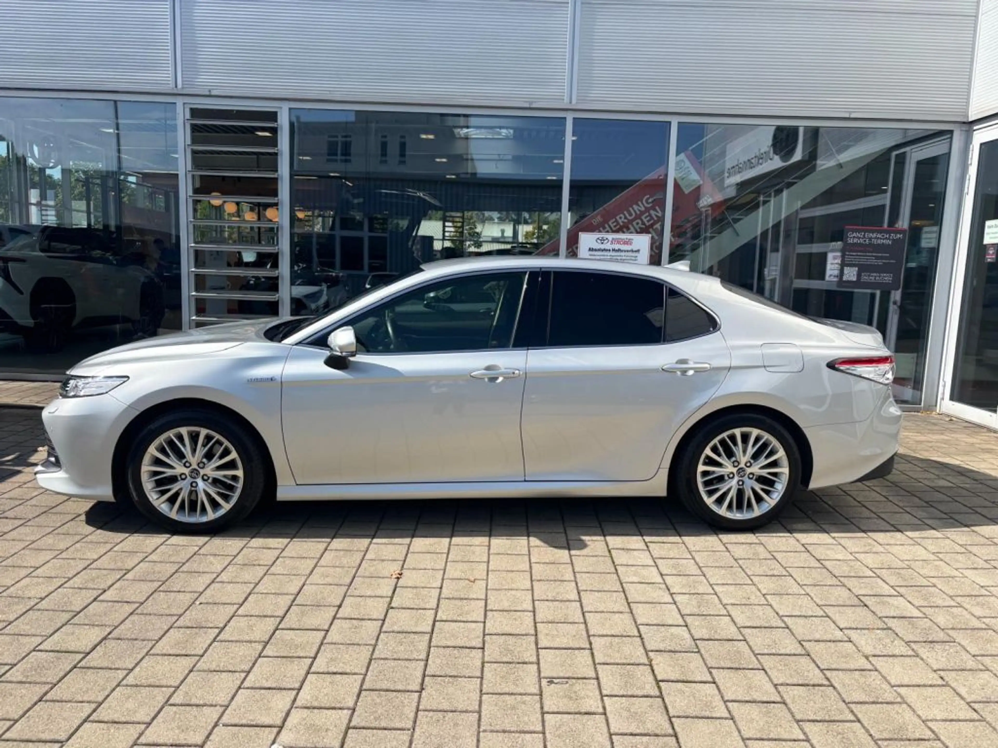 Toyota Camry Executive — photo 4