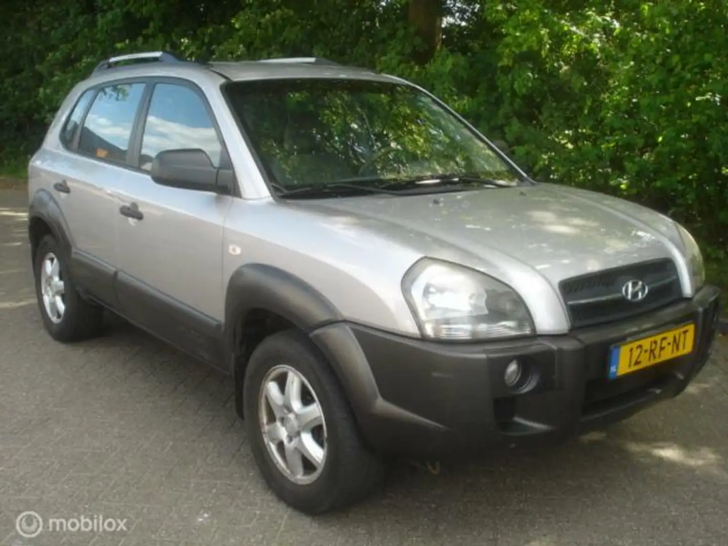 Hyundai TUCSON 2.0 I 16V 104 KW Active Airco APK 7-2026. Grijs - 1
