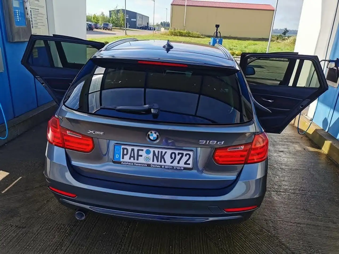 BMW 318 318d xDrive Sport Line Grau - 2