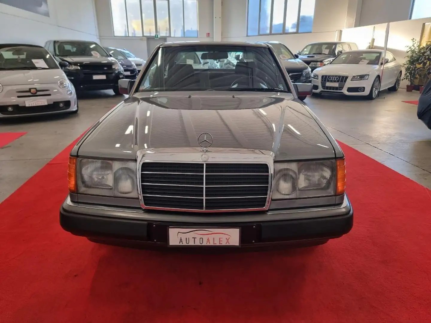 Mercedes-Benz E 200 200 GPL iscritta ASI Gri - 2