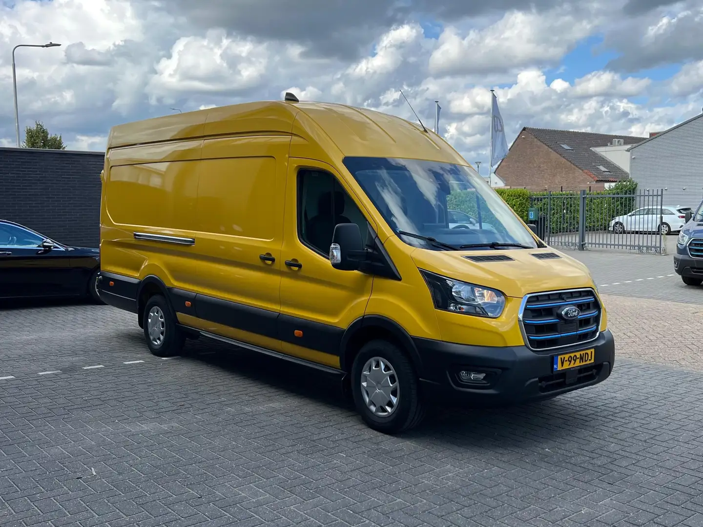 Ford E-Transit 390 L4H3 184pk Direct leverbaar Geel - 1