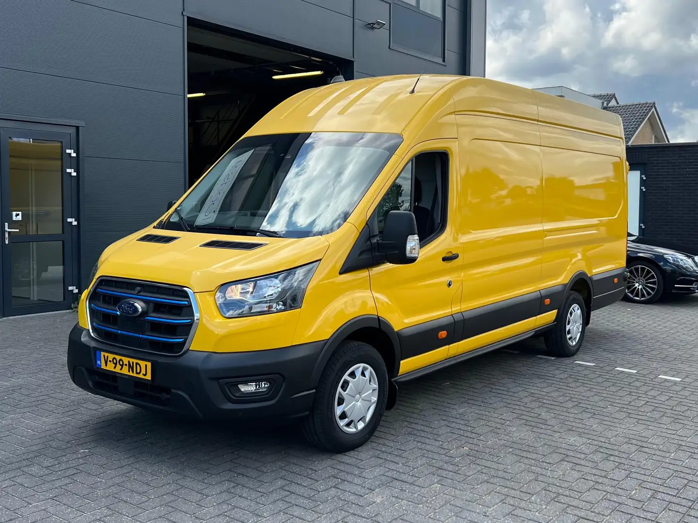 Ford E-Transit 390 L4H3 184pk Direct leverbaar Geel - 2