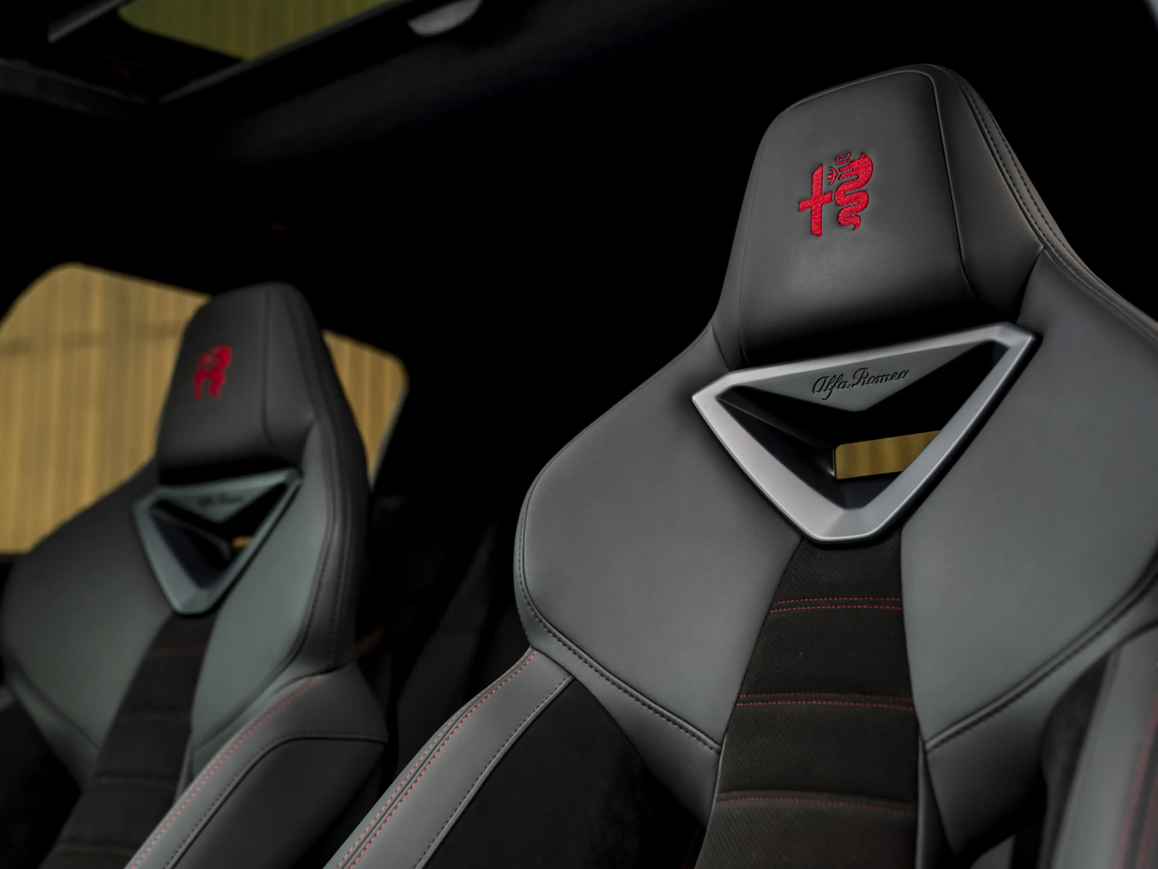 Alfa Romeo Junior Elettrica Veloce 54 kWh | Corsa stoelen | Pano-dak — photo 11