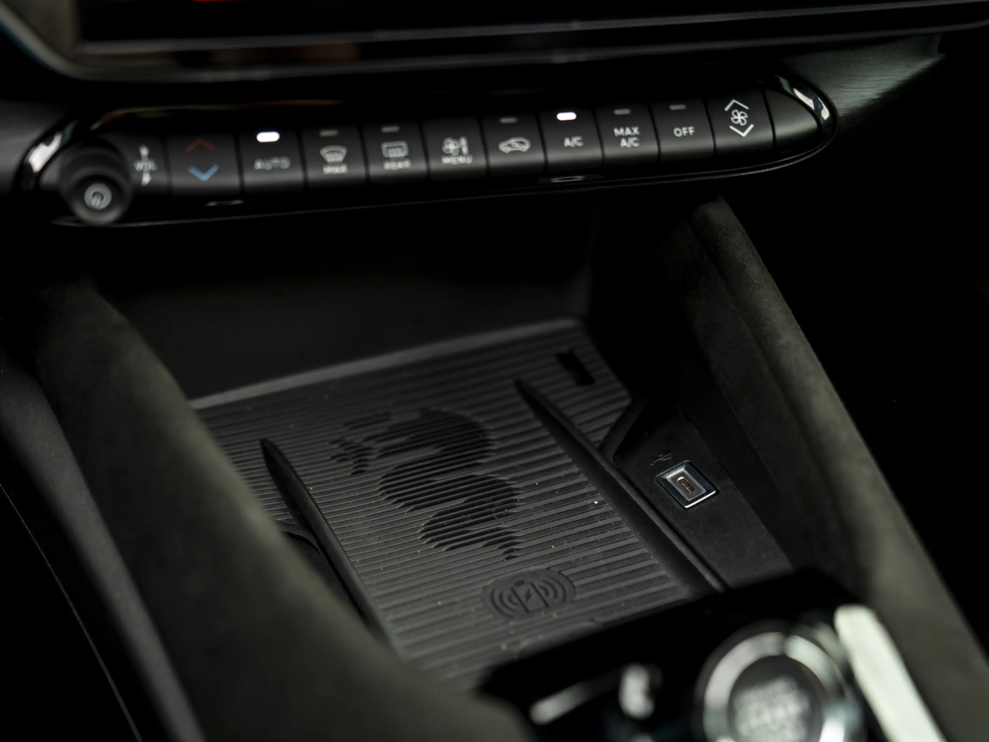 Alfa Romeo Junior Elettrica Veloce 54 kWh | Corsa stoelen | Pano-dak — photo 29