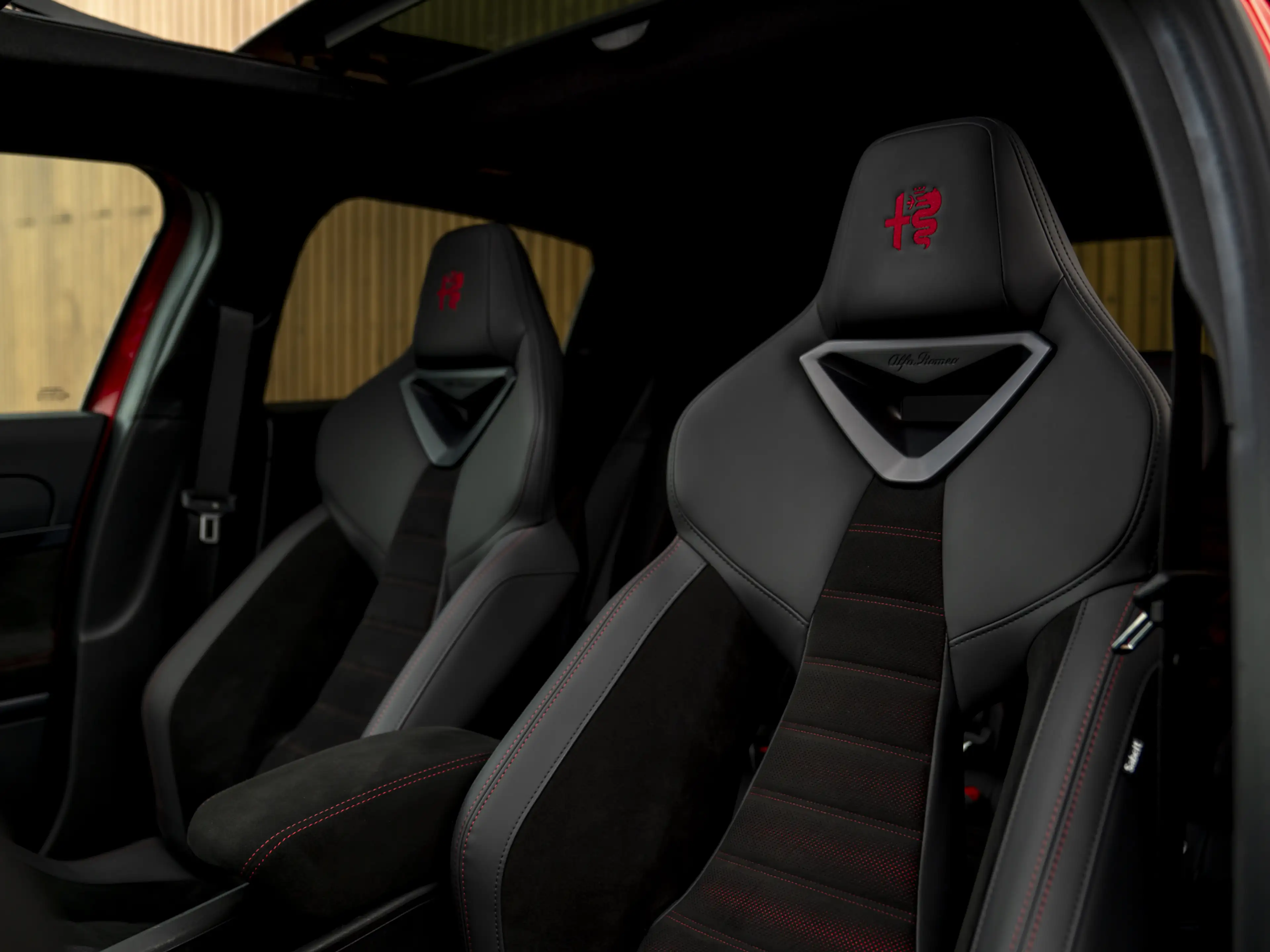 Alfa Romeo Junior Elettrica Veloce 54 kWh | Corsa stoelen | Pano-dak — photo 8