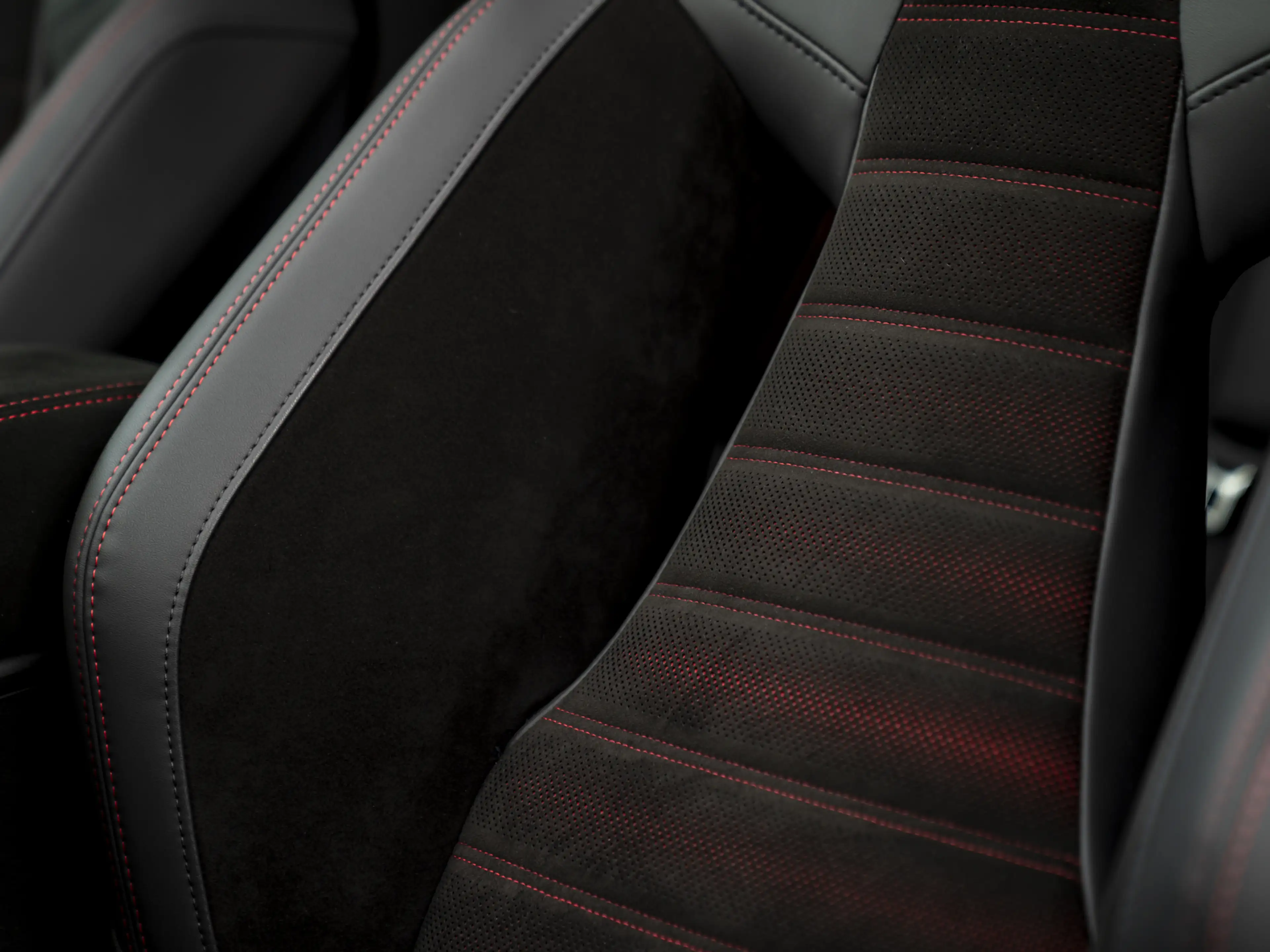 Alfa Romeo Junior Elettrica Veloce 54 kWh | Corsa stoelen | Pano-dak — photo 35