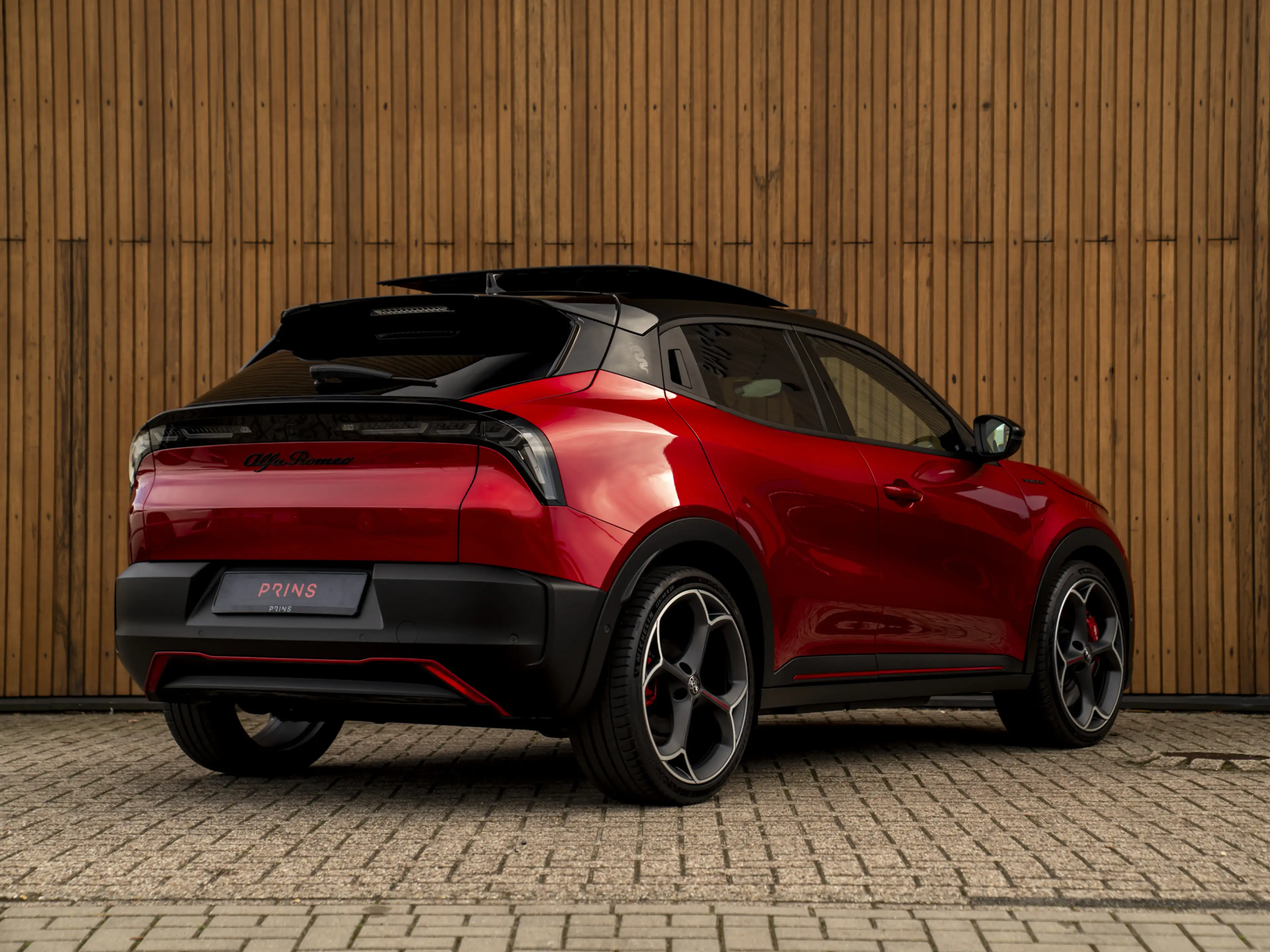 Alfa Romeo Junior Elettrica Veloce 54 kWh | Corsa stoelen | Pano-dak — photo 4