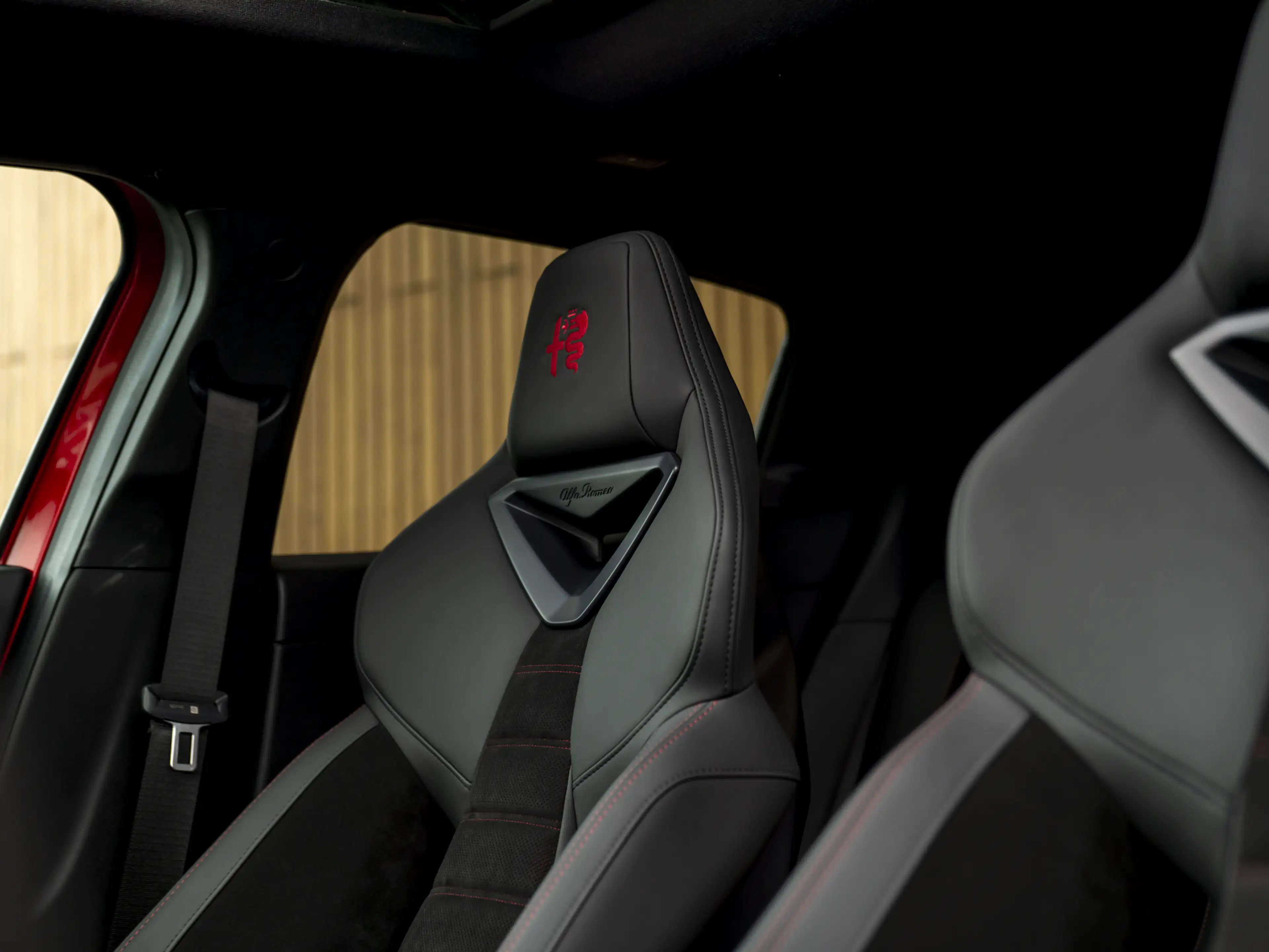 Alfa Romeo Junior Elettrica Veloce 54 kWh | Corsa stoelen | Pano-dak — photo 34