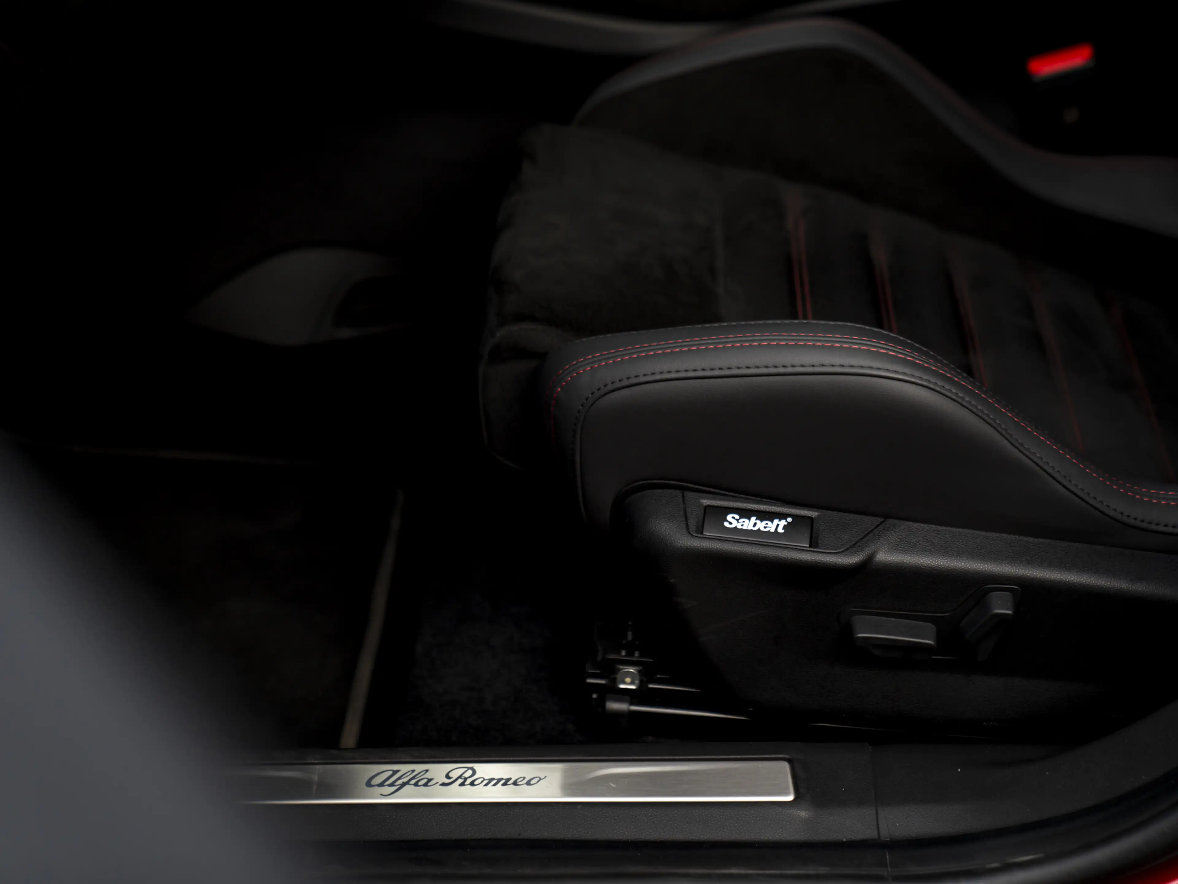 Alfa Romeo Junior Elettrica Veloce 54 kWh | Corsa stoelen | Pano-dak — photo 36