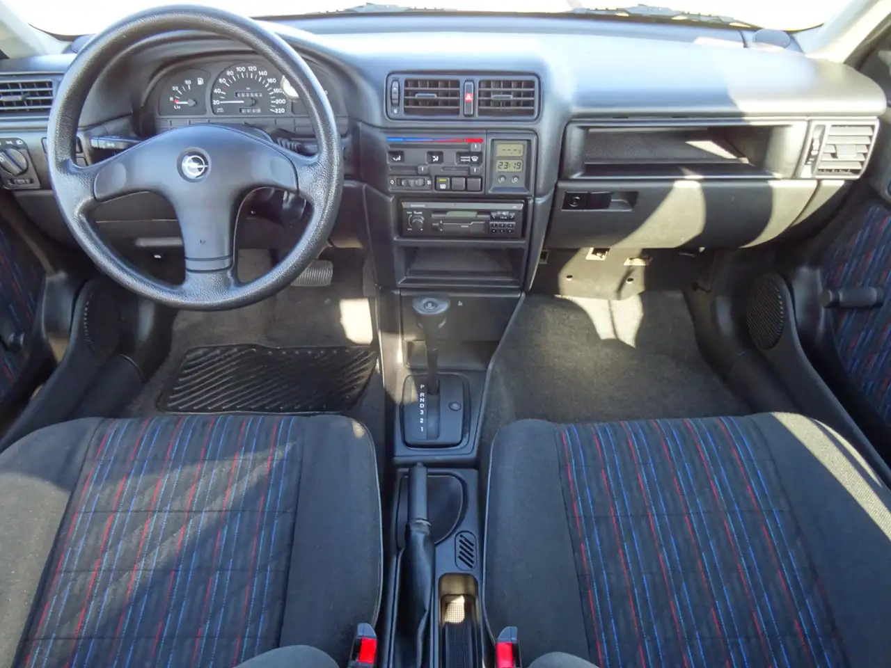Opel Vectra 1.8i GL Automaat, foto 11