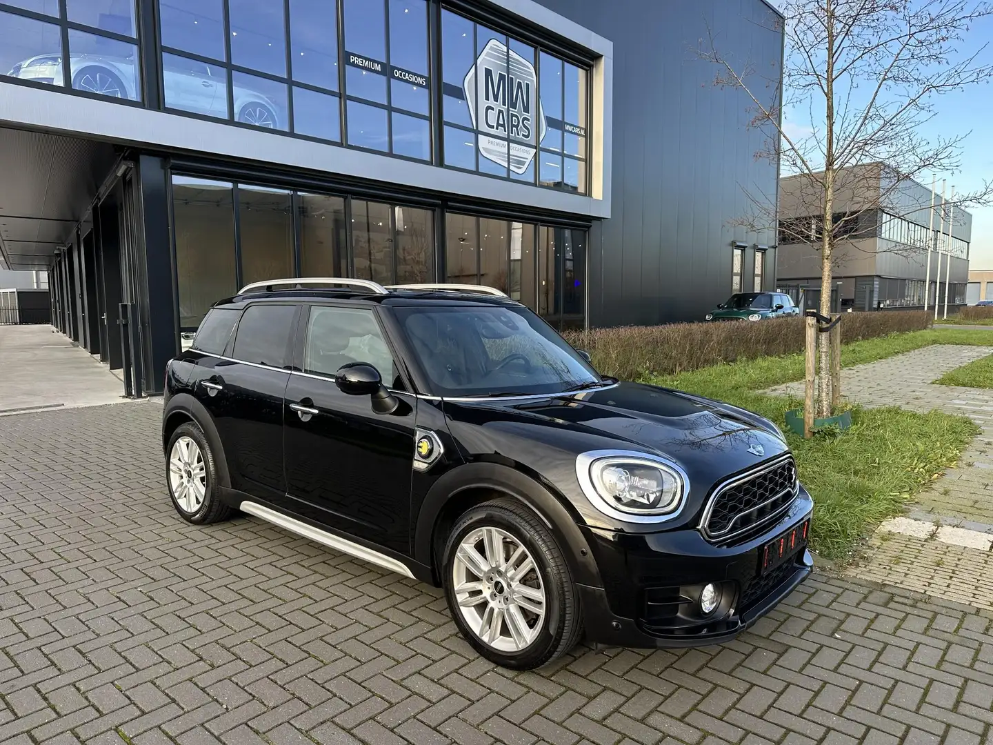MINI Cooper SE Countryman 2.0 ALL4 Chili Leer, Pano, Camera, Navi Zwart - 1