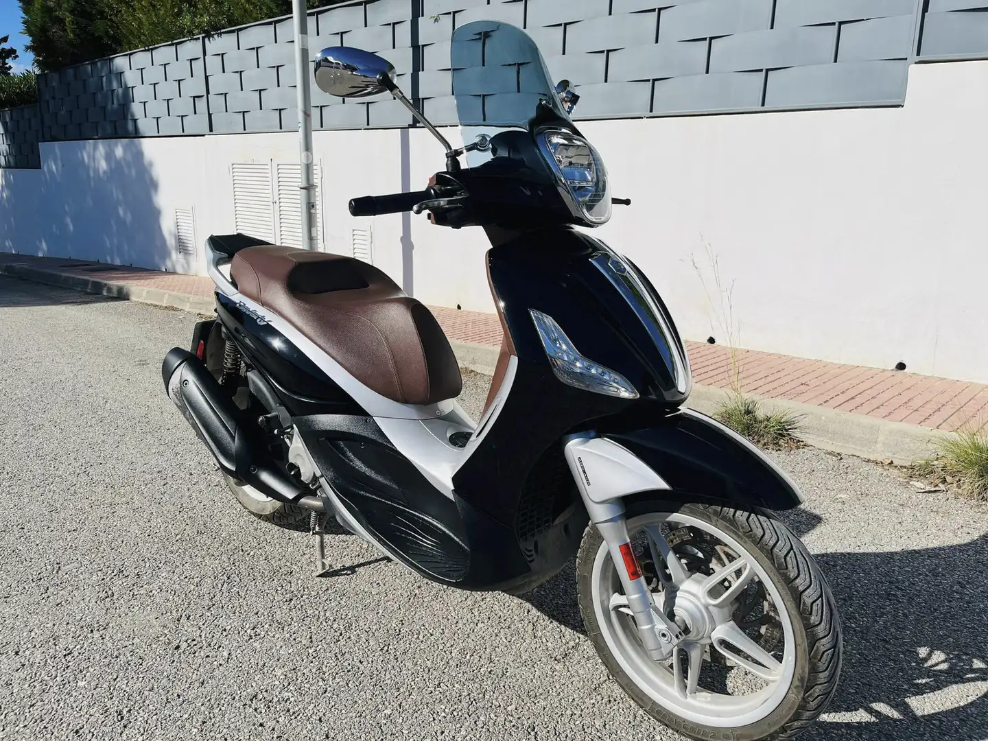Piaggio Beverly 350 Negro - 2