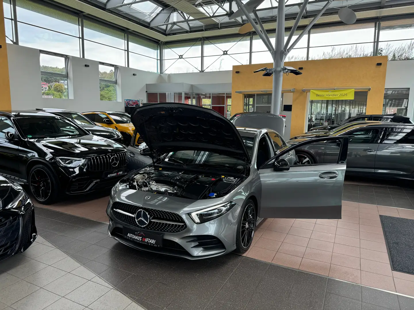 Mercedes-Benz A 250 4Matic AMG Line Limousine Widecreen MBUX 18" Gris - 2