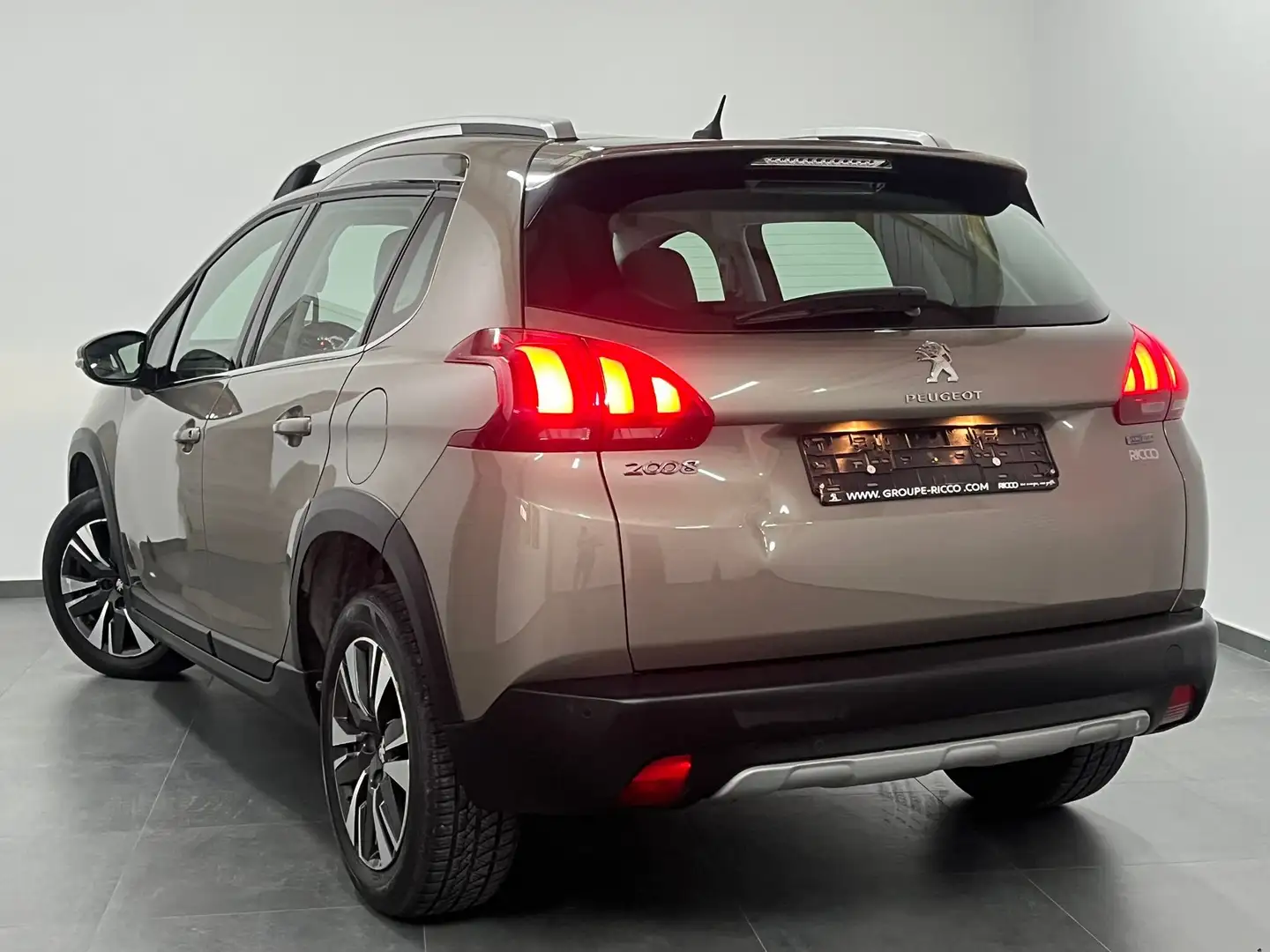 Peugeot 2008 1.2 - Navi - CarPlay - 1erMain - Carnet Noir - 2