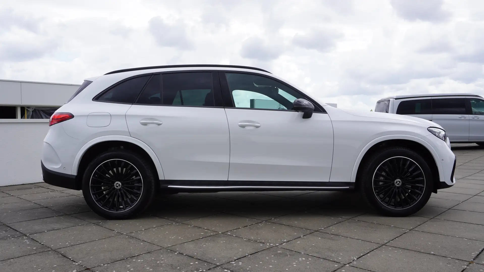 Mercedes-Benz GLC 300 e 4M AMG/20"/PANODAK/TREKH/NIGHTPAK/PARKEERPAK Bianco - 2