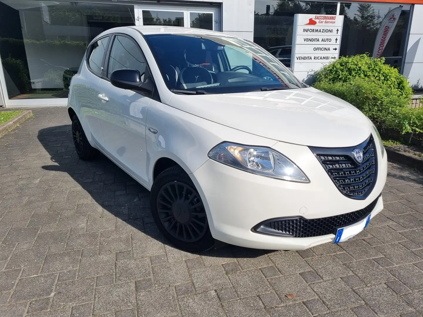 Lancia Ypsilon Ypsilon 1.2 8v ELEFANTINO ECOSCHIC GPL 69CV Blanc - 1