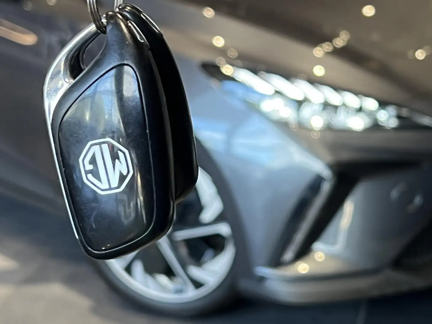 MG MG4 Long Range Luxury 64 kWh | Stuur + Stoelverwarming Grigio - 2