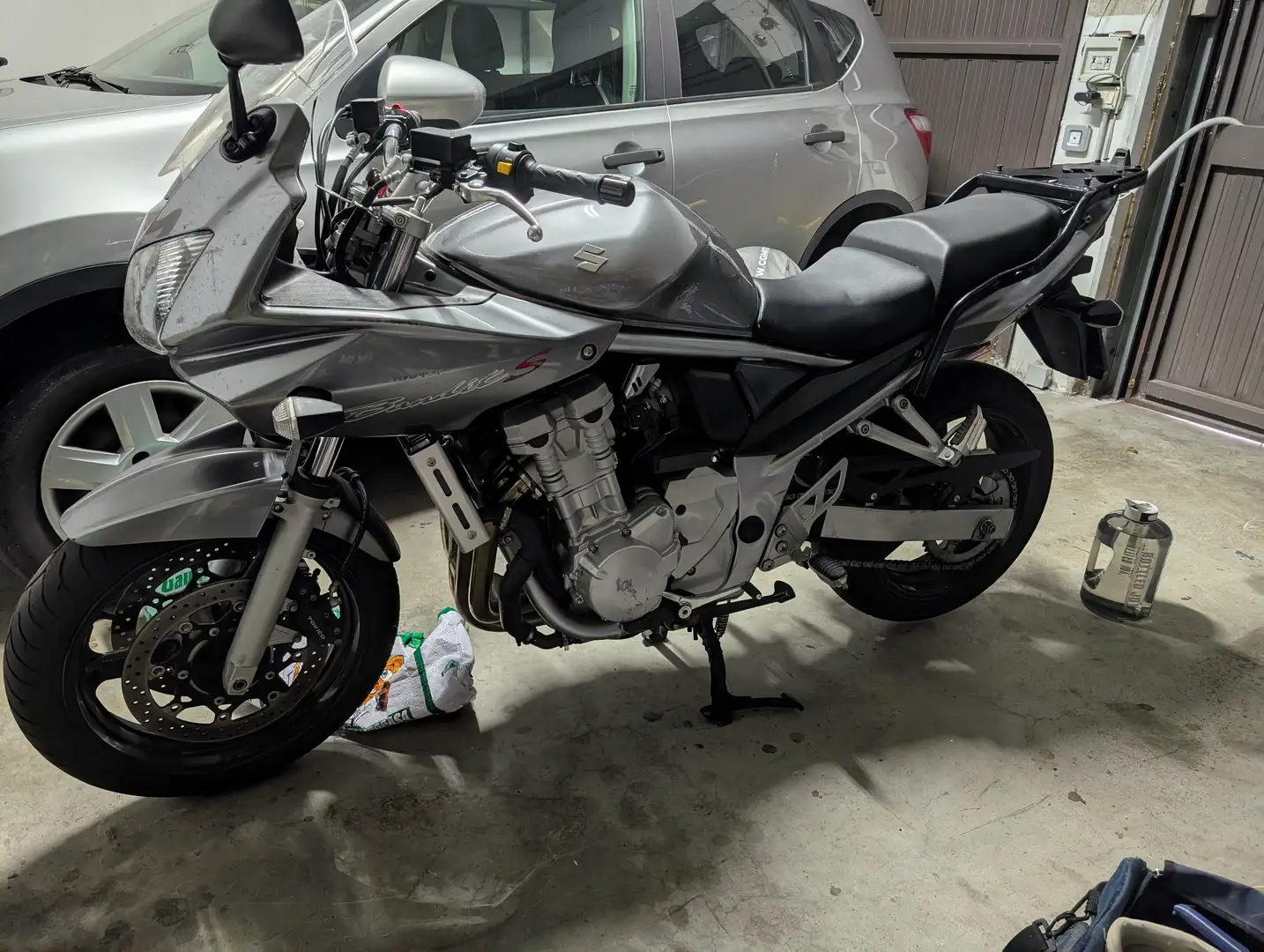 Suzuki Bandit 650 Gris - 2