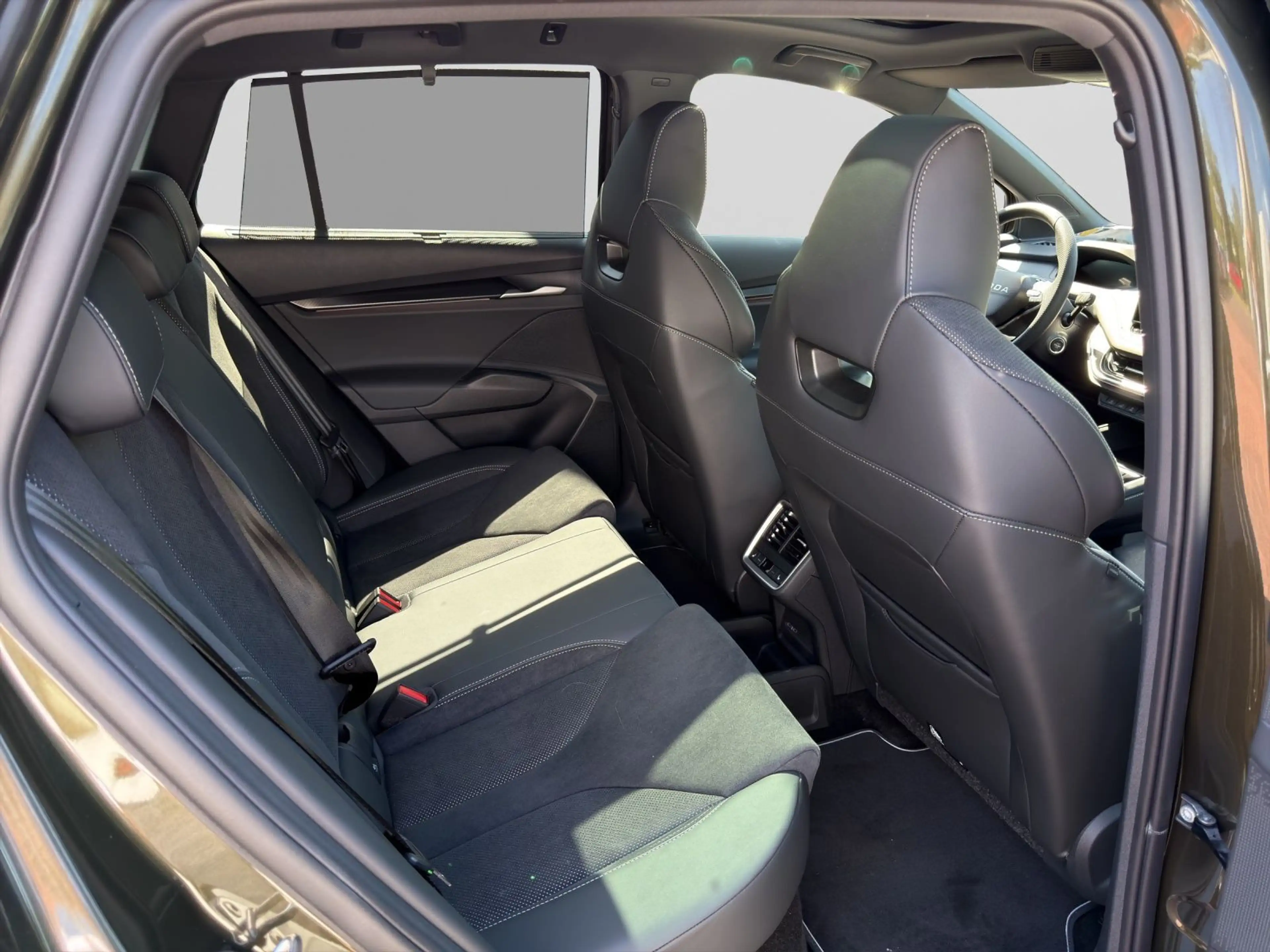 Skoda Enyaq 85 x Sportline AHK PANO MAXX — photo 6
