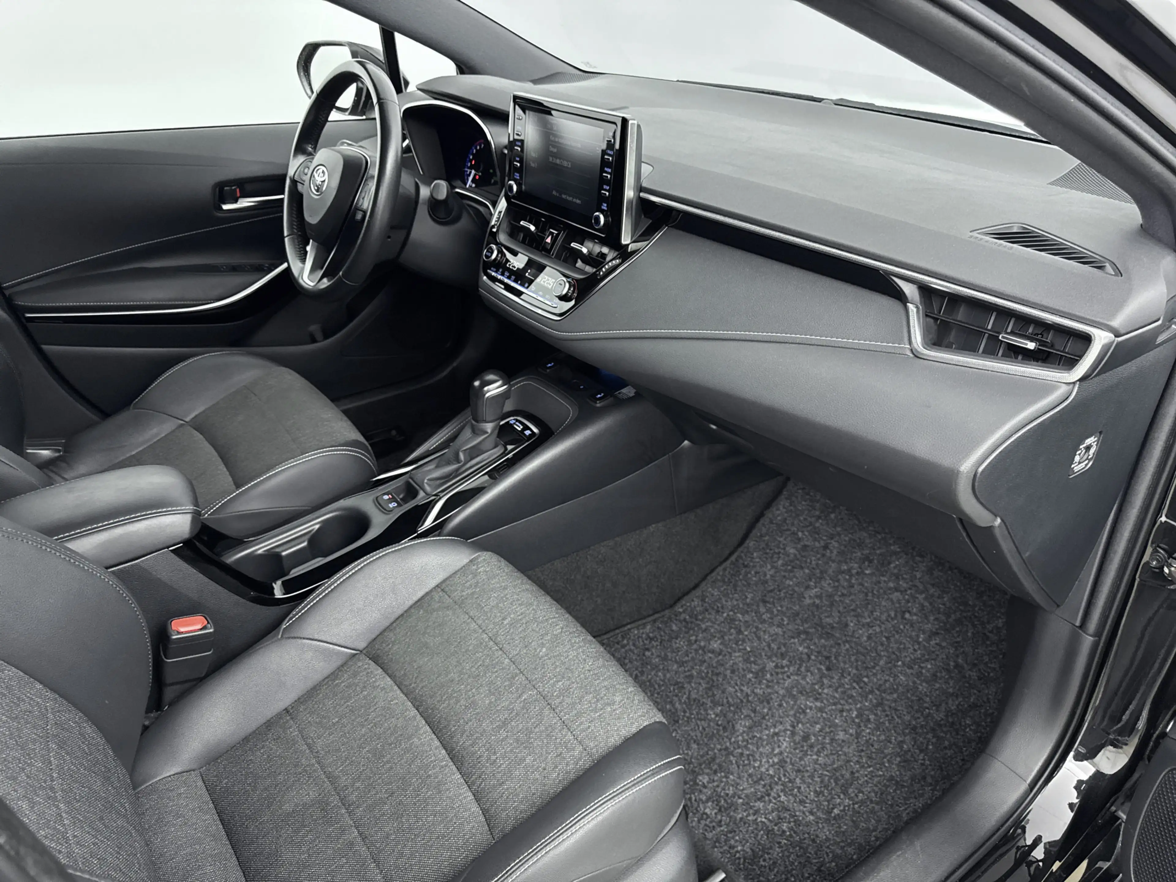 Toyota Corolla 1.8 Hybrid Dynamic | Parkeersensoren Achter | Stoe — photo 6