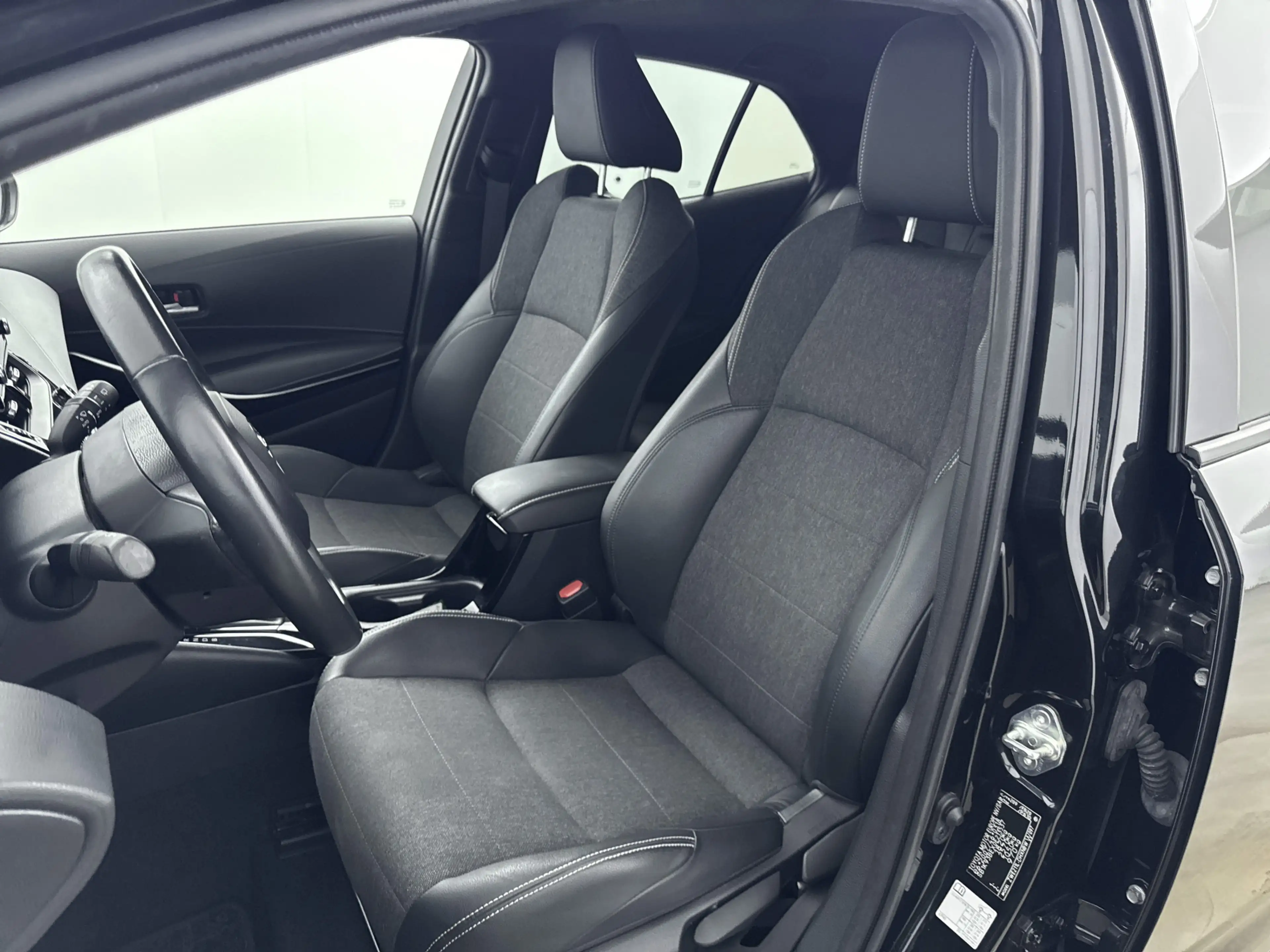 Toyota Corolla 1.8 Hybrid Dynamic | Parkeersensoren Achter | Stoe — photo 15
