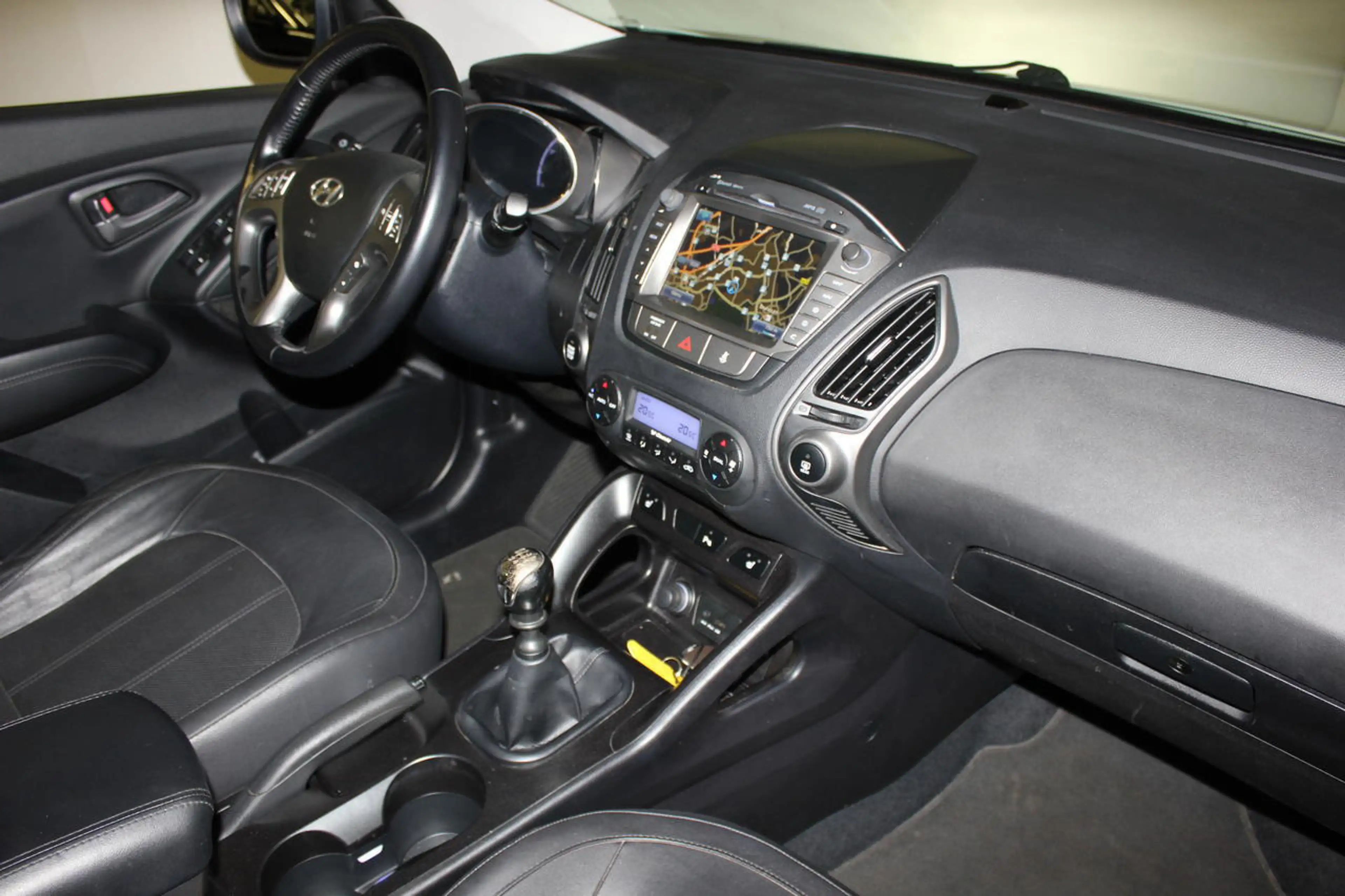 Hyundai iX35 *PANO*KEYLESS GO*NAVI*CRUISE*CAMERA*LEDER* — photo 22