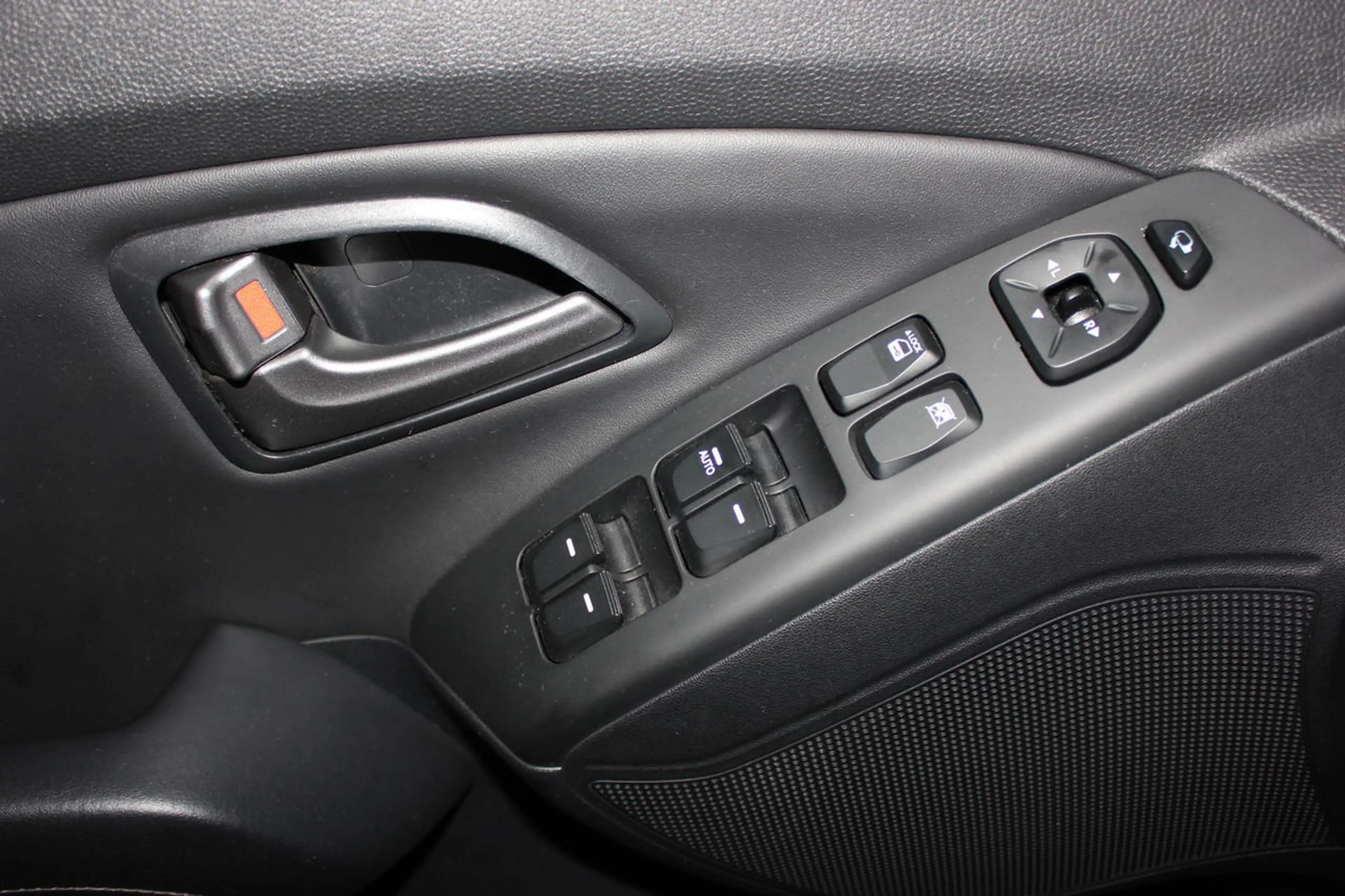 Hyundai iX35 *PANO*KEYLESS GO*NAVI*CRUISE*CAMERA*LEDER* — photo 13