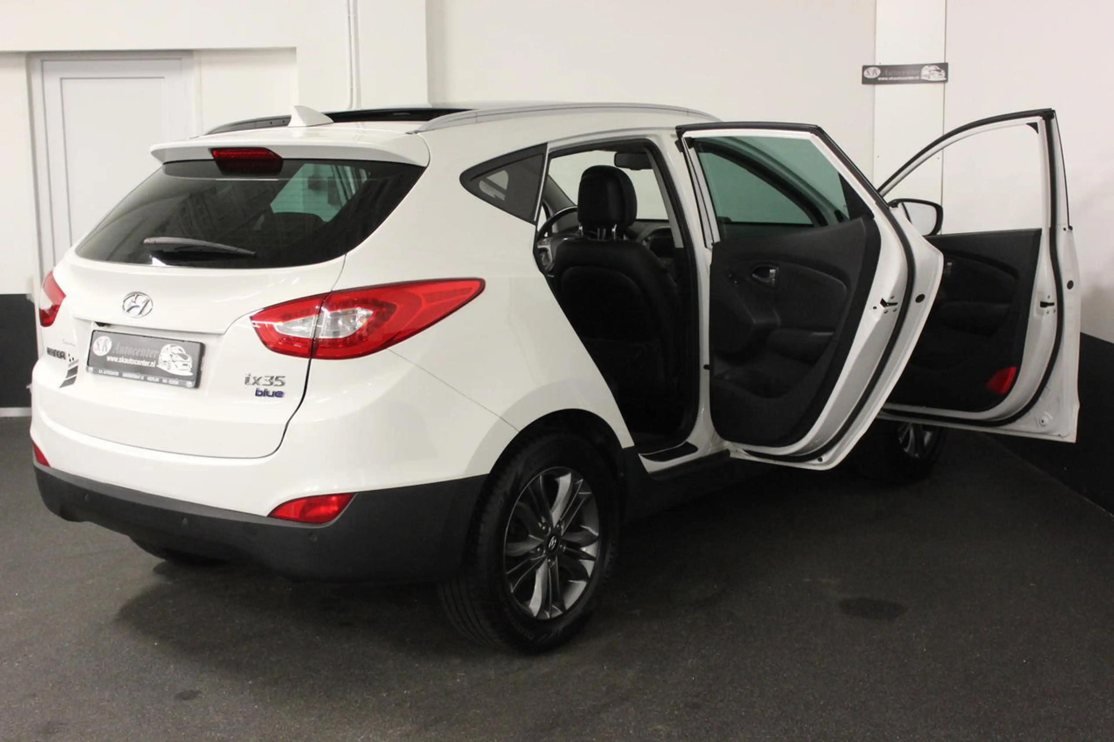 Hyundai iX35 *PANO*KEYLESS GO*NAVI*CRUISE*CAMERA*LEDER* — photo 10