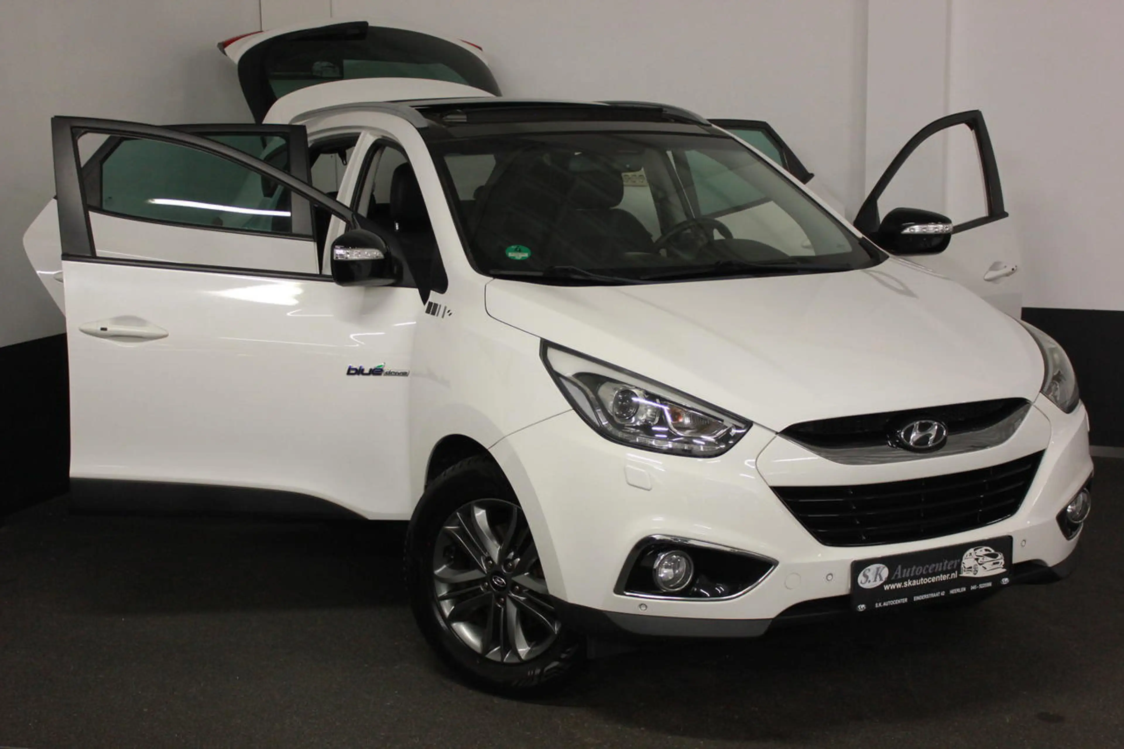 Hyundai iX35 *PANO*KEYLESS GO*NAVI*CRUISE*CAMERA*LEDER* — photo 2
