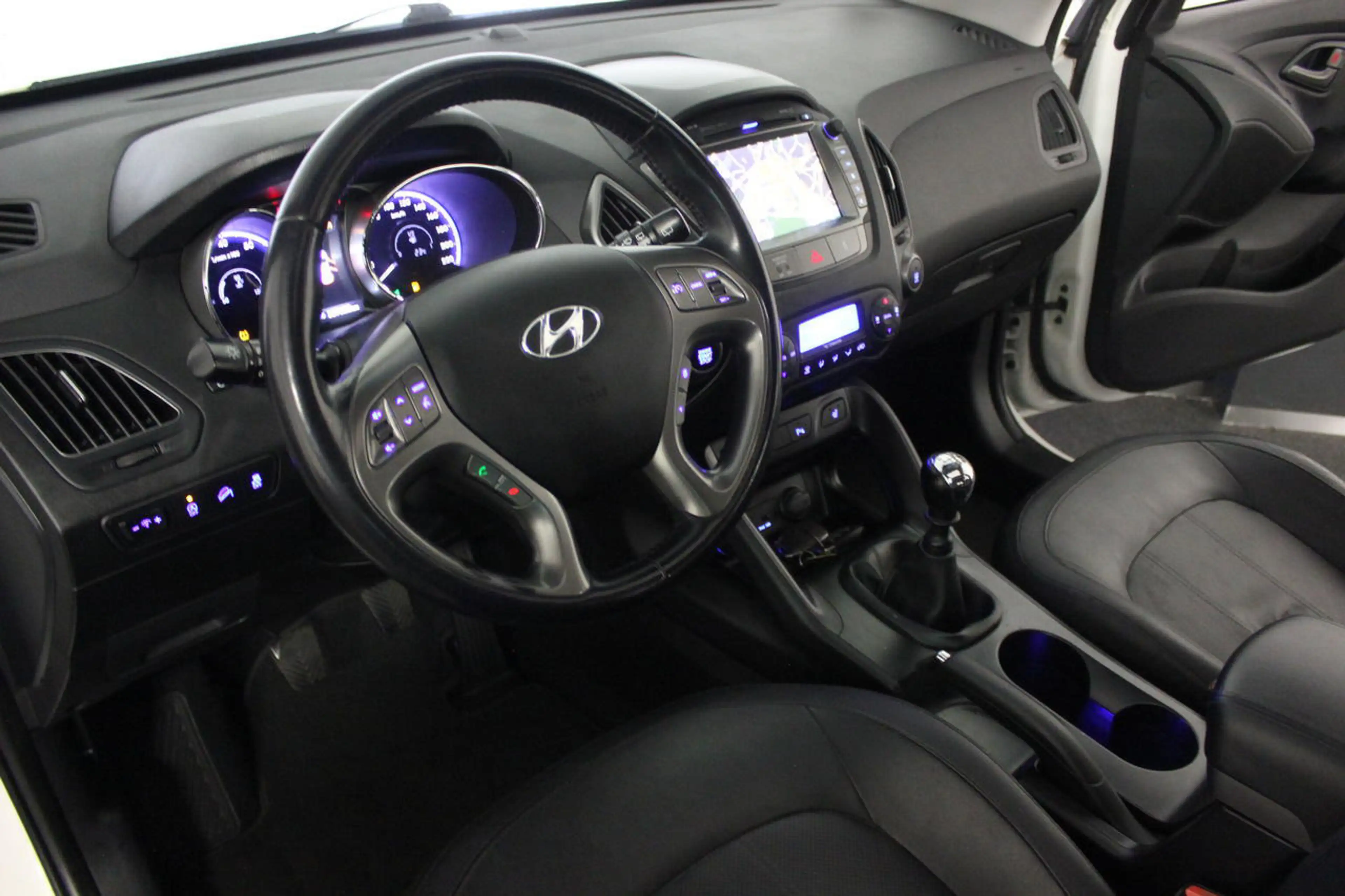Hyundai iX35 *PANO*KEYLESS GO*NAVI*CRUISE*CAMERA*LEDER* — photo 12