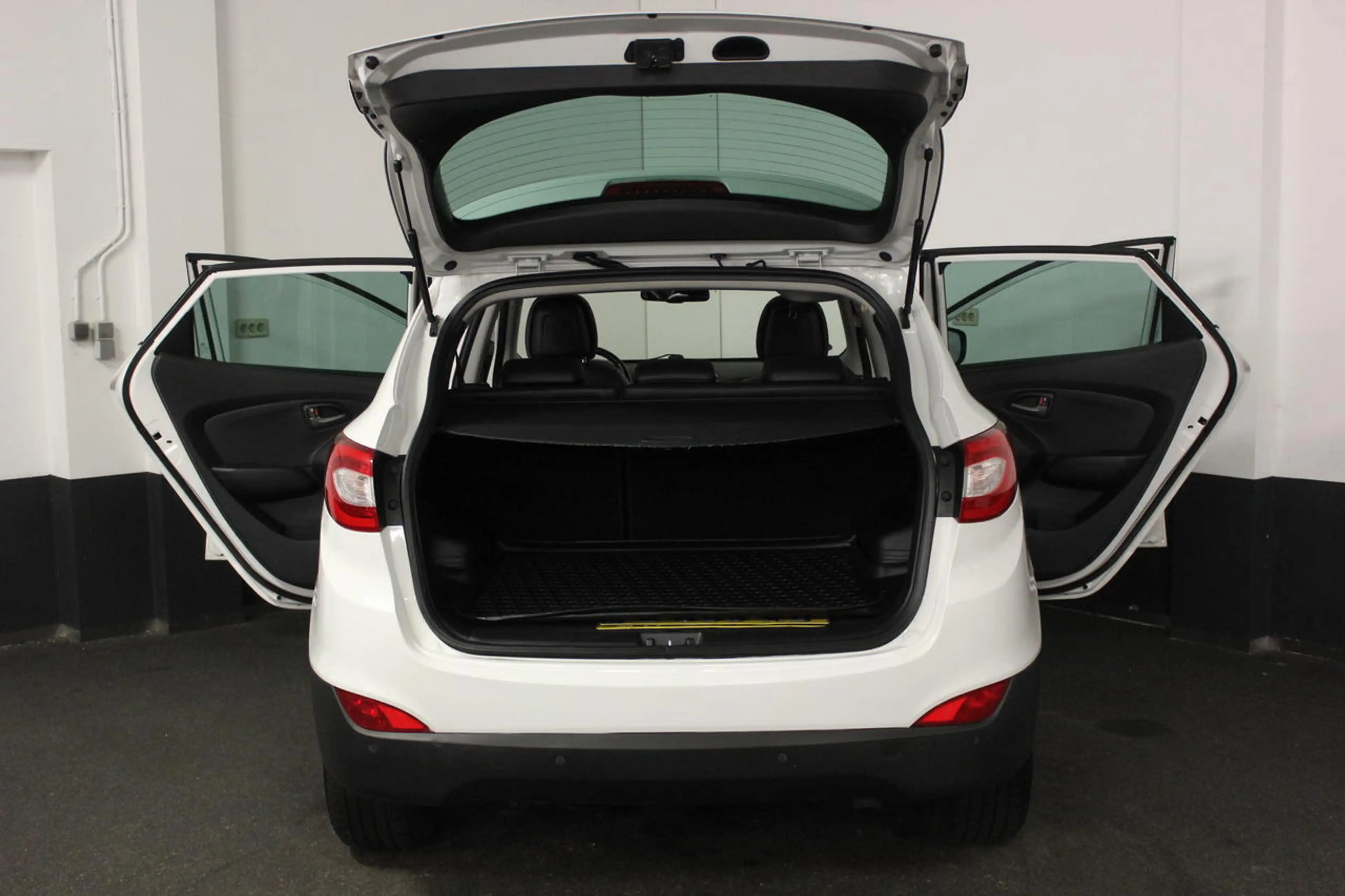 Hyundai iX35 *PANO*KEYLESS GO*NAVI*CRUISE*CAMERA*LEDER* — photo 8