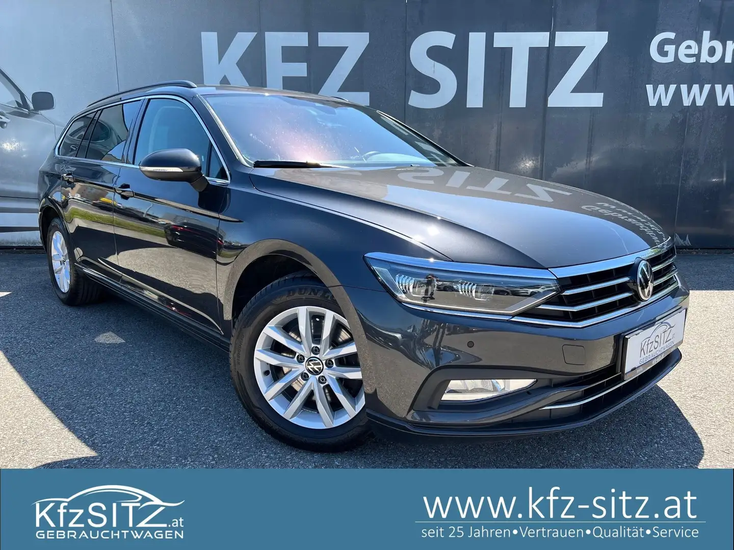 Volkswagen Passat Variant Business 2,0 SCR TDI DSG | Grau - 1