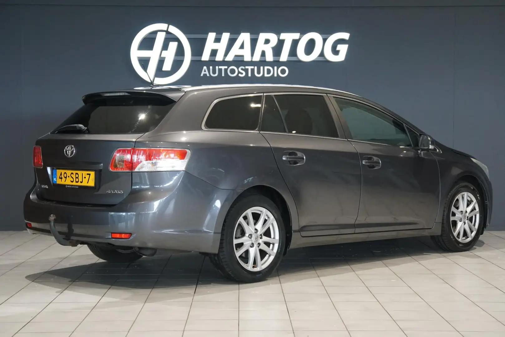 Toyota Avensis Wagon 1.8 VVTi Business *DEALER ONDERHOUDEN* + CAM Grijs - 2