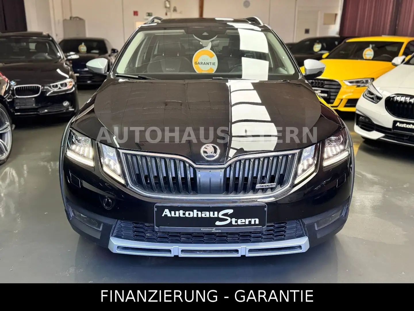 Skoda Octavia 2.0 TDI Combi Scout 4x4 ACC AHK LED Spur Schwarz - 2