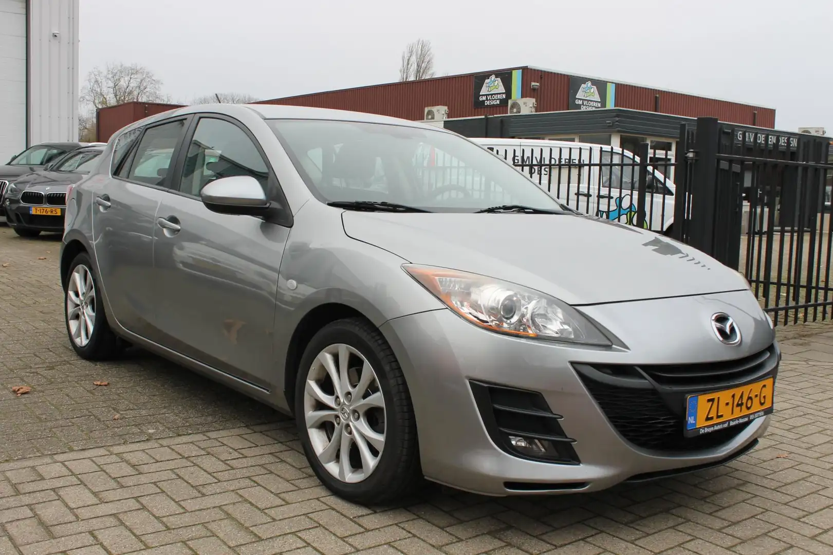 Mazda 3 2.0 DiSi Business Plus Navi Clima Trekhaak! Grijs - 2