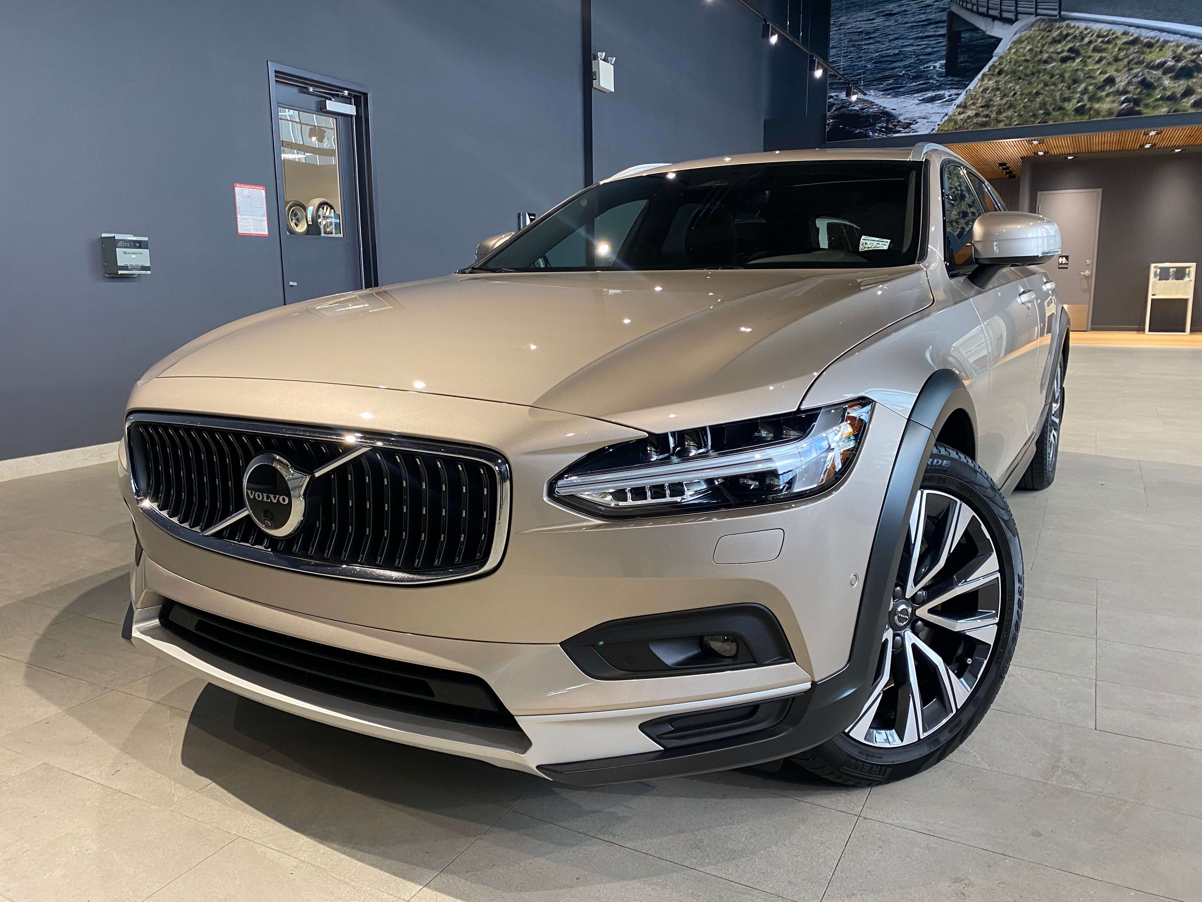 2024 Volvo V90 B6 AWD Plus