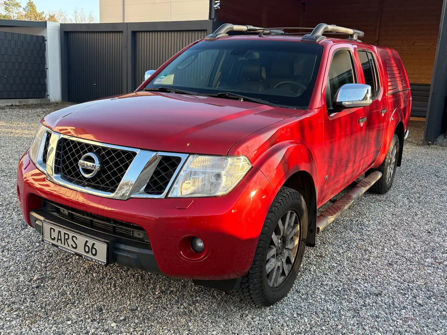 Nissan Navara Double Cab LE V6 4X4 Rood - 1