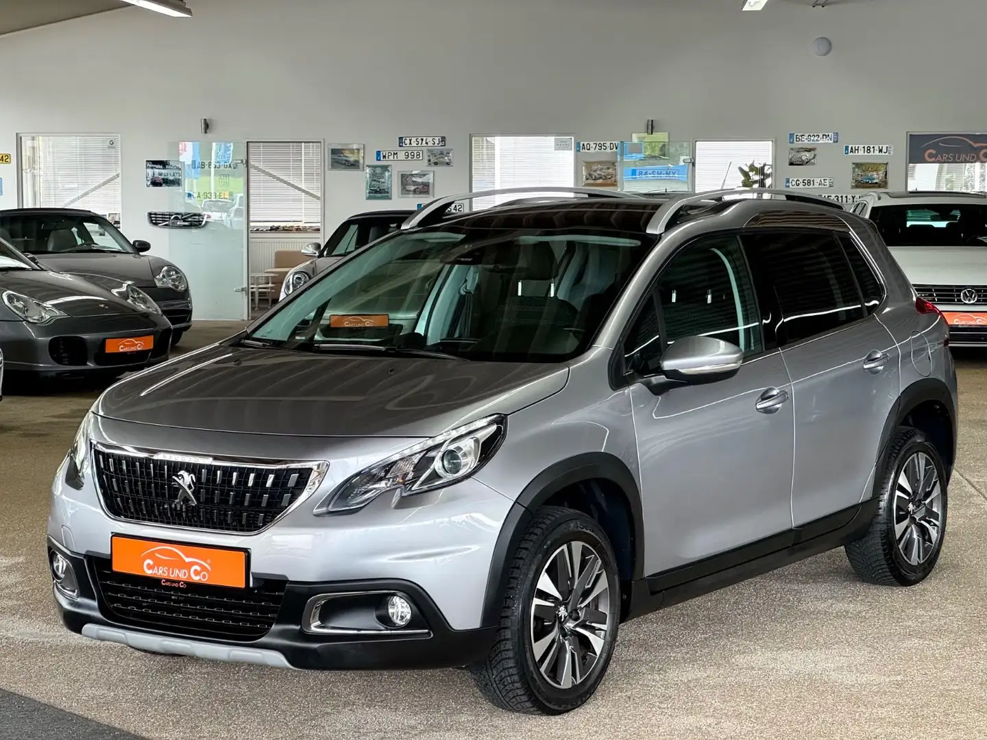 Peugeot 2008 1.2 Allure ATG 1Hand *SHZ*PAN*CarPlay*PDC* Grau - 1