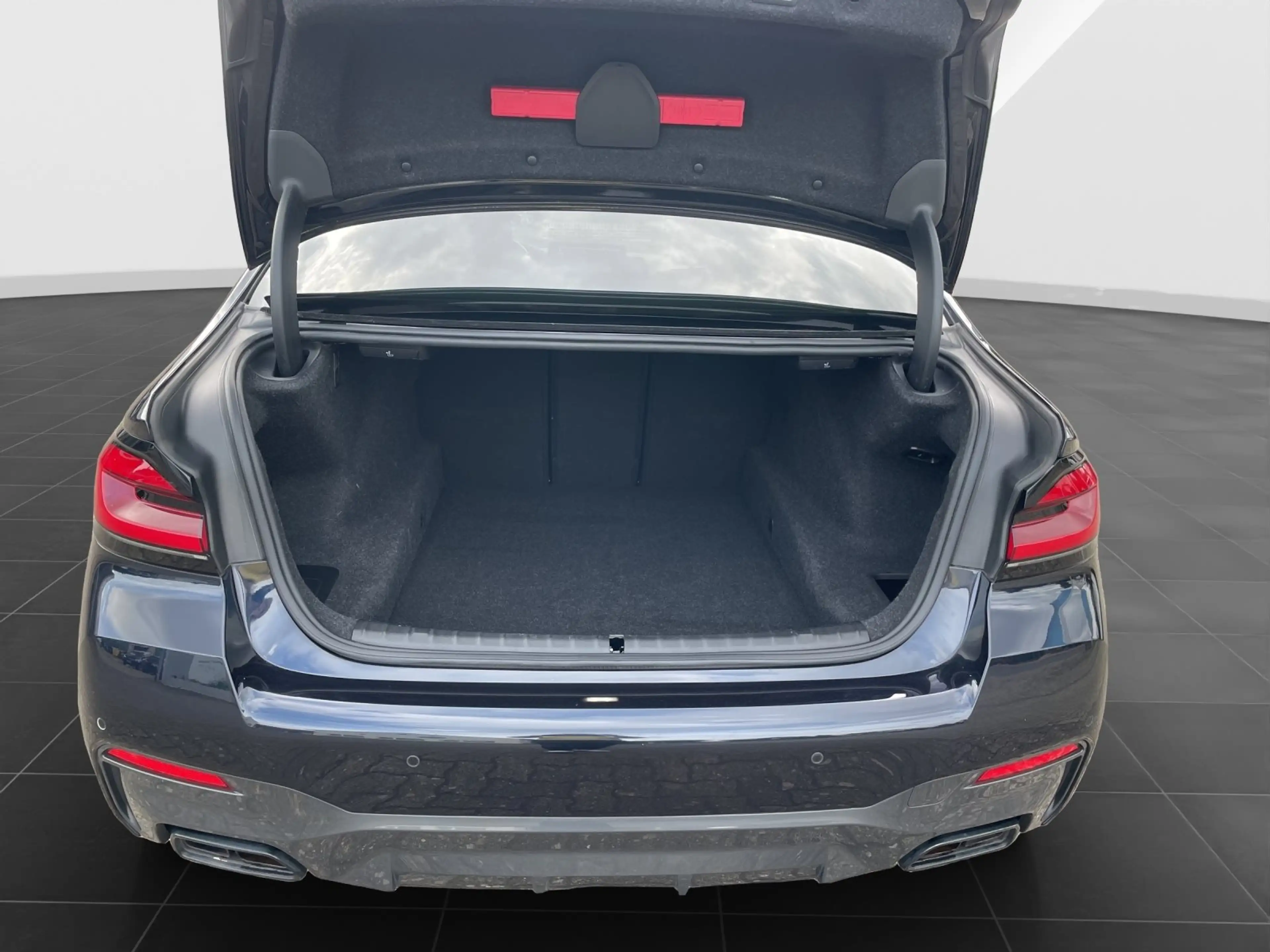 BMW M5 50i xDrive Limousine — photo 14