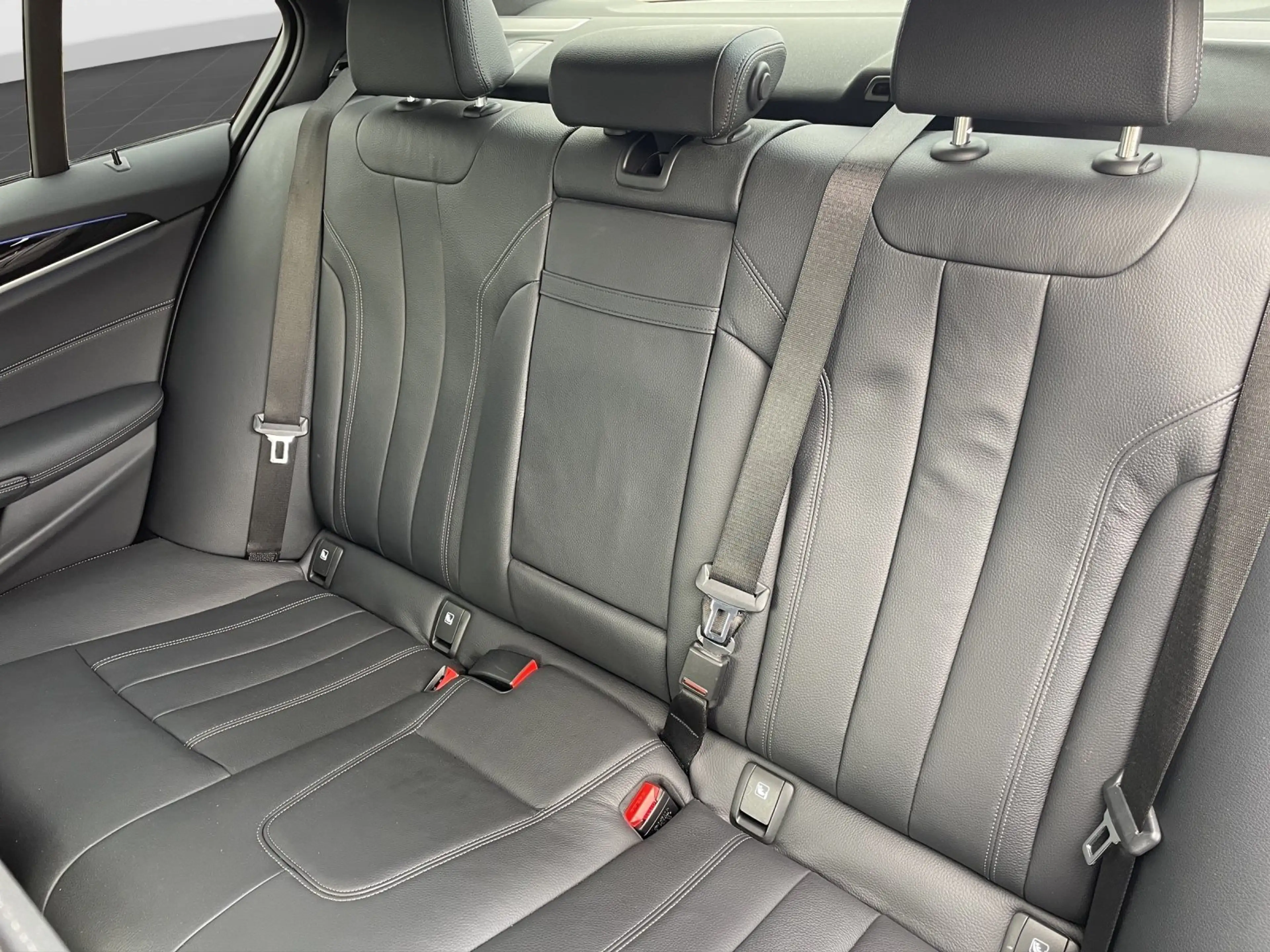 BMW M5 50i xDrive Limousine — photo 13