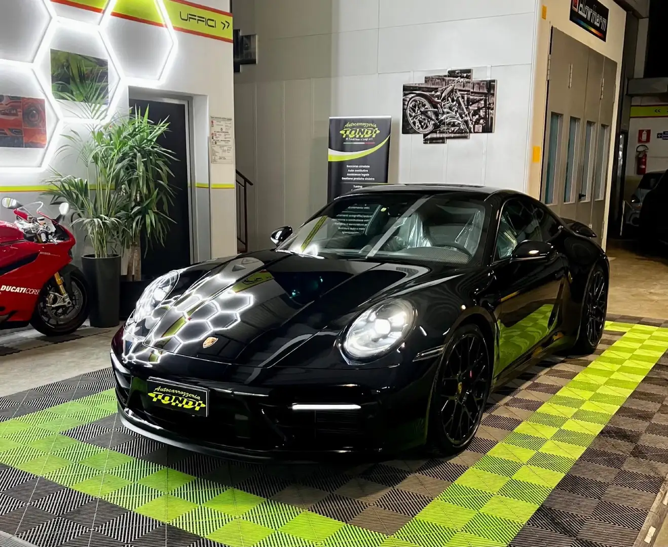 Porsche 992 911 Coupe 3.0 Carrera GTS auto - 1