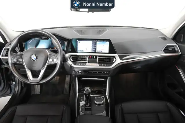 BMW 3 Series view 11
