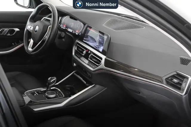 BMW 3 Series view 8